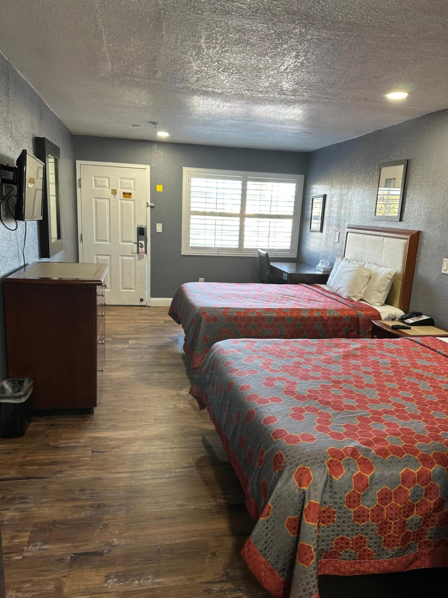 Queen Room Two Queen Beds