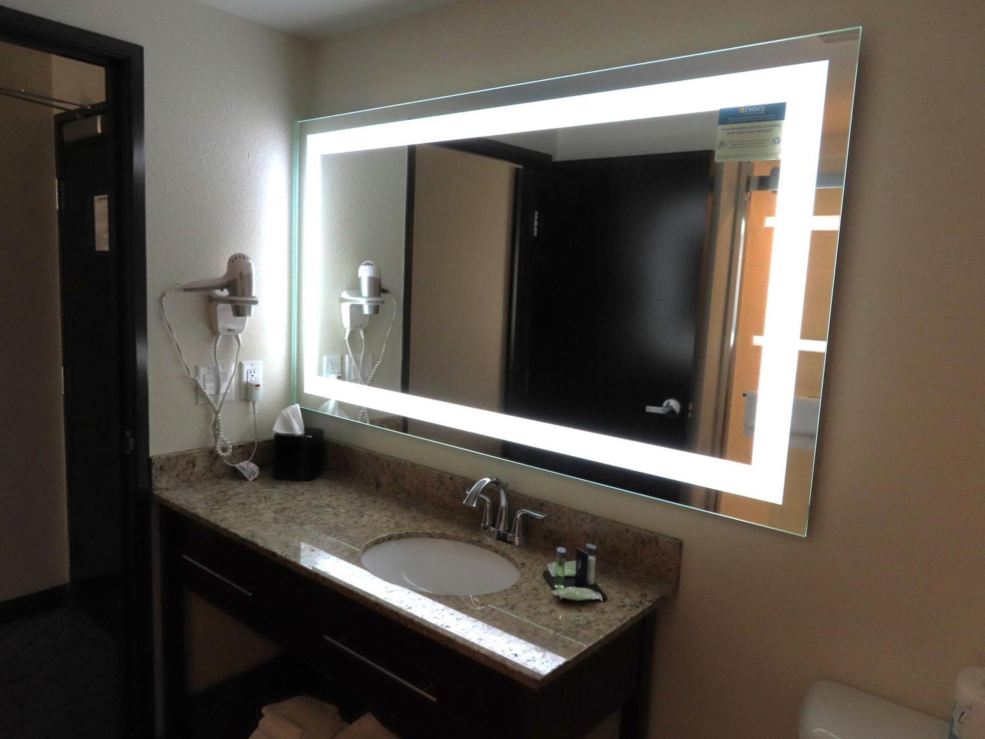 Superior Queen Suite with Two Queen Beds - Non-Smoking