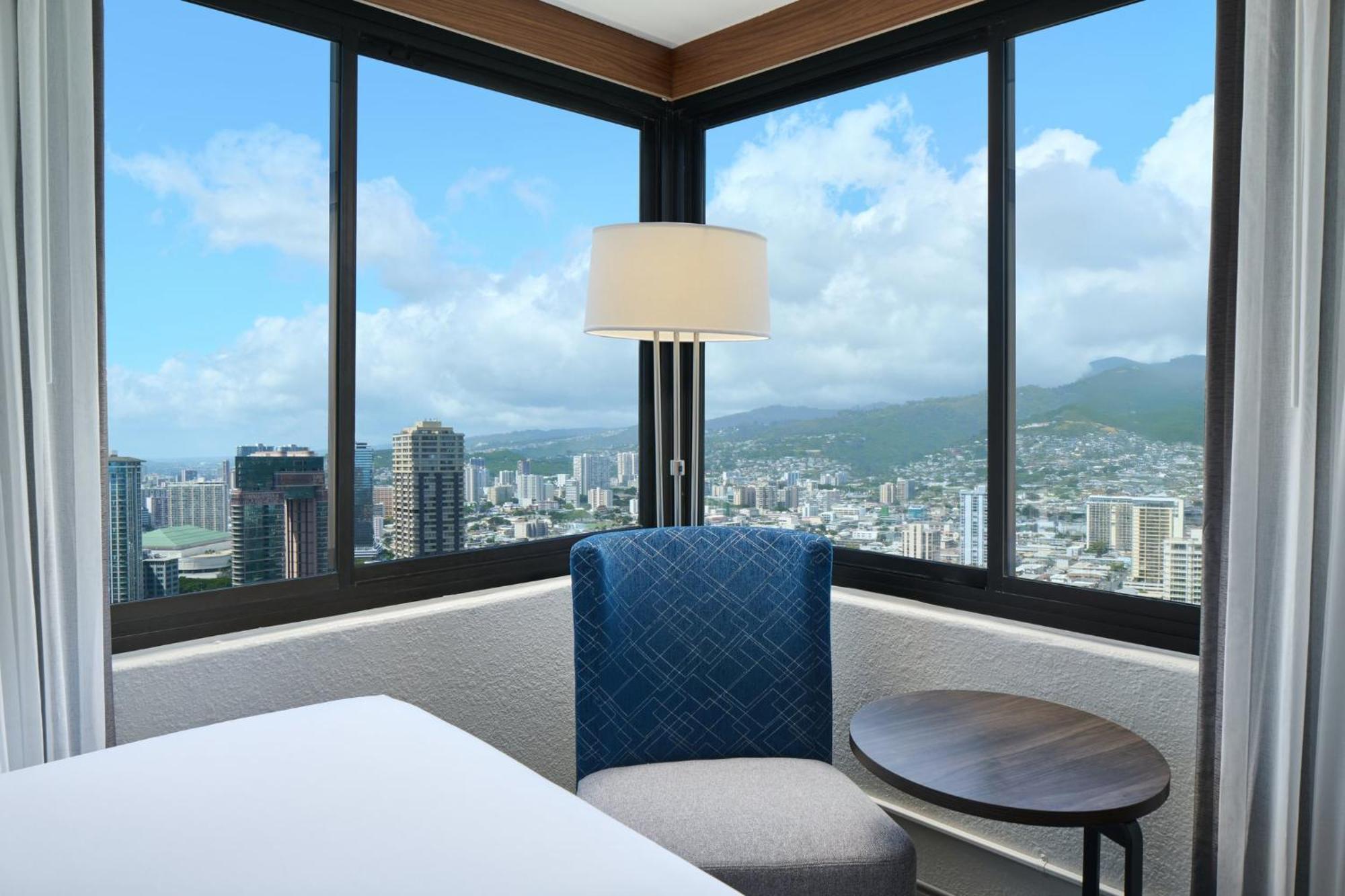 Deluxe King Room City View