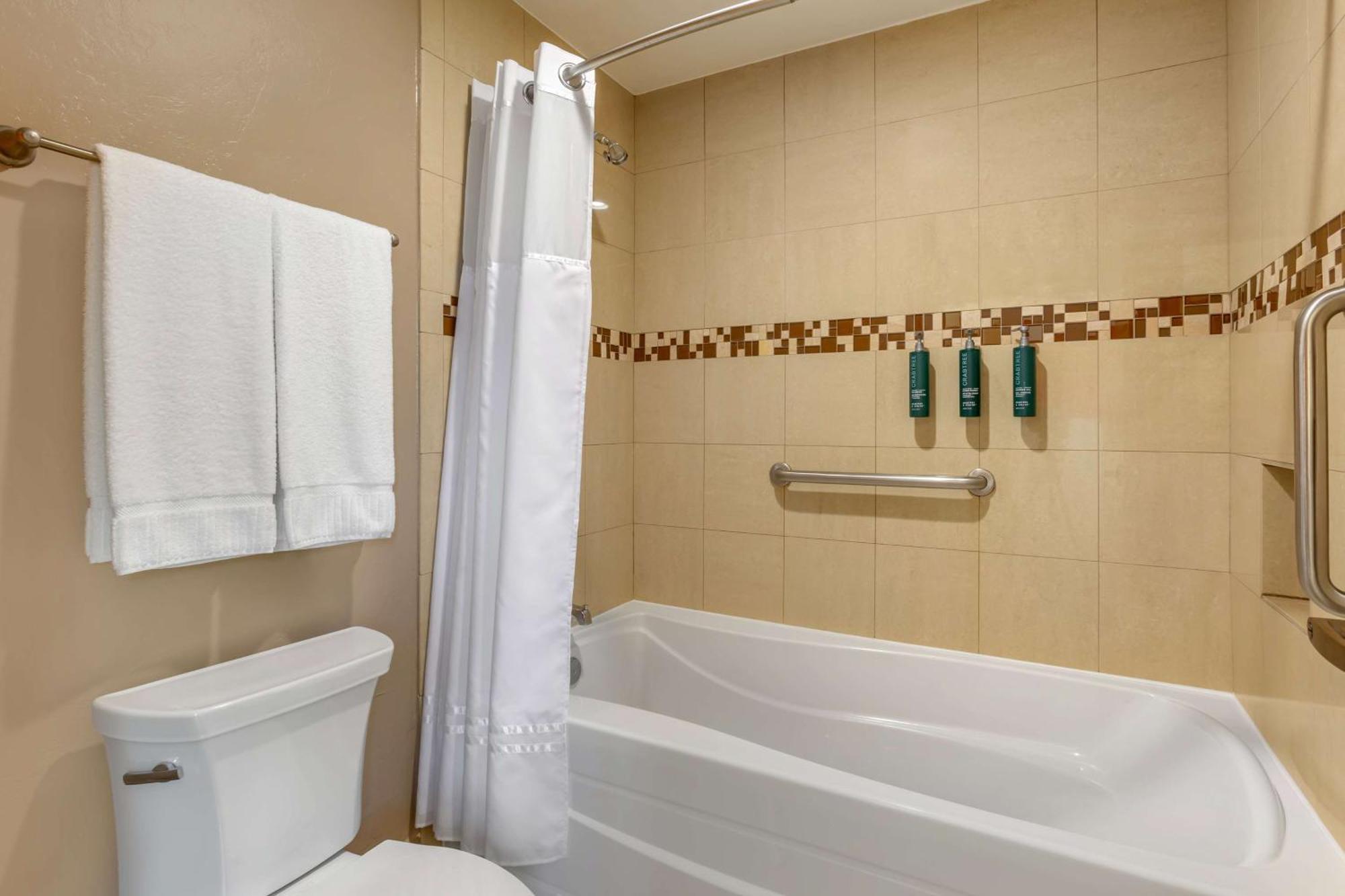 2 BEDROOM 2 KING SUITE SOFABED