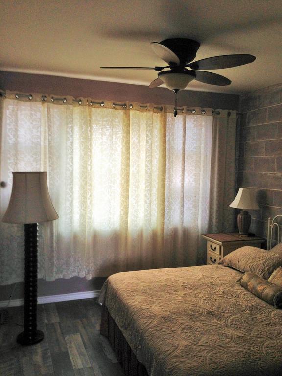 Lilac Room with Harbor Bridge View