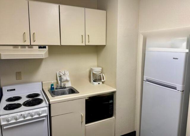 Cityview Two Double Beds Efficiency Kitchen,1669822751:JPEG
