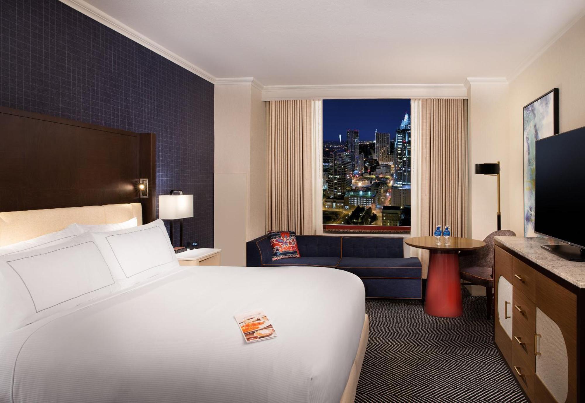 Habitación Doble con cama grande y vistas a la ciudad