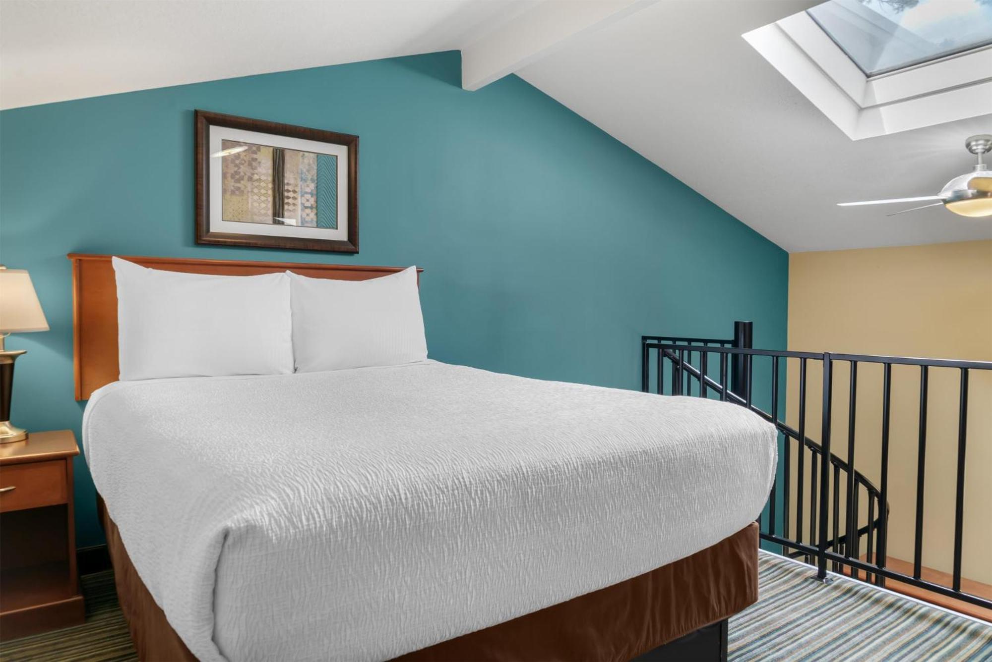 Queen Suite Two Queen Beds Loft