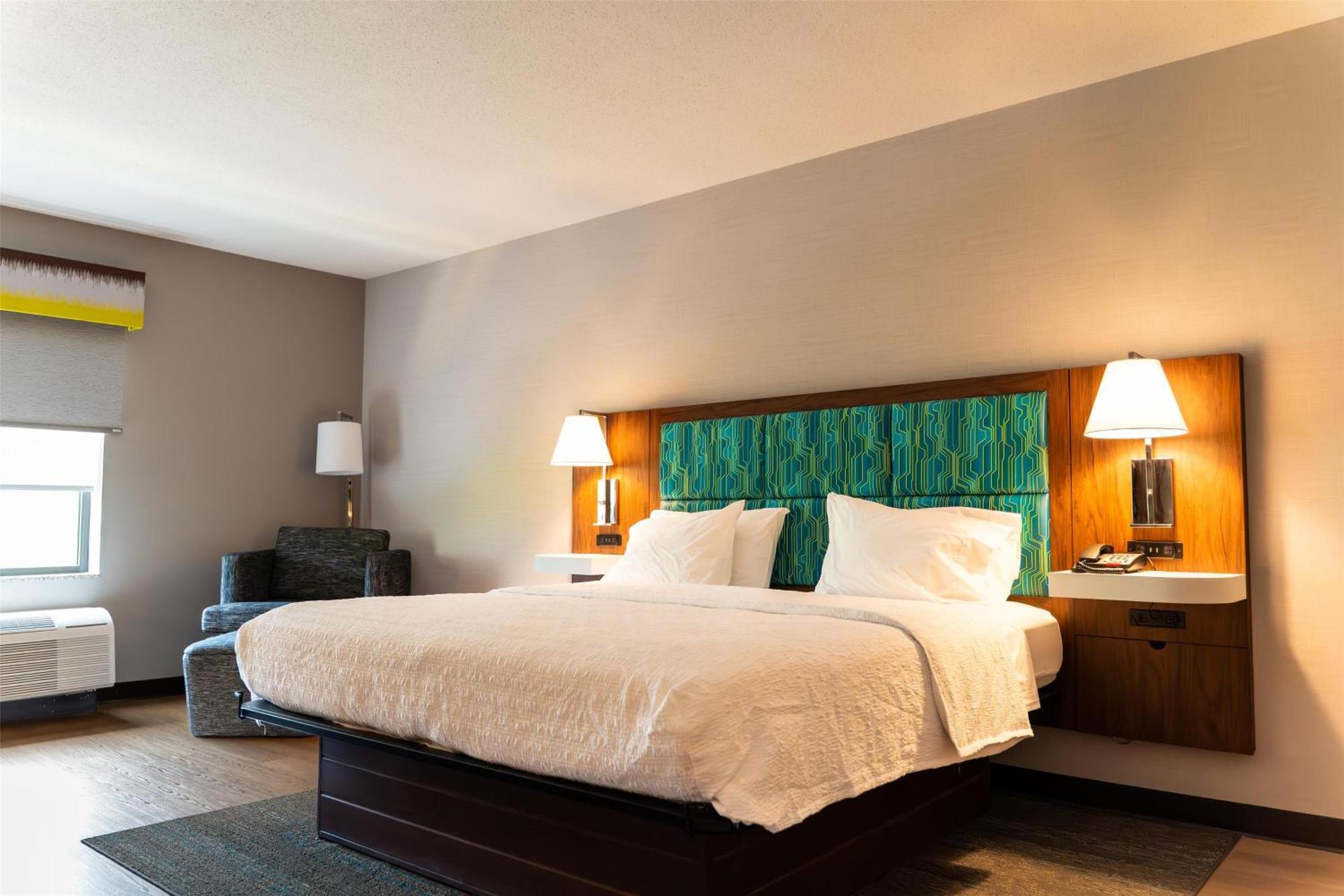 King Room - Hearing Access/Non-Smoking