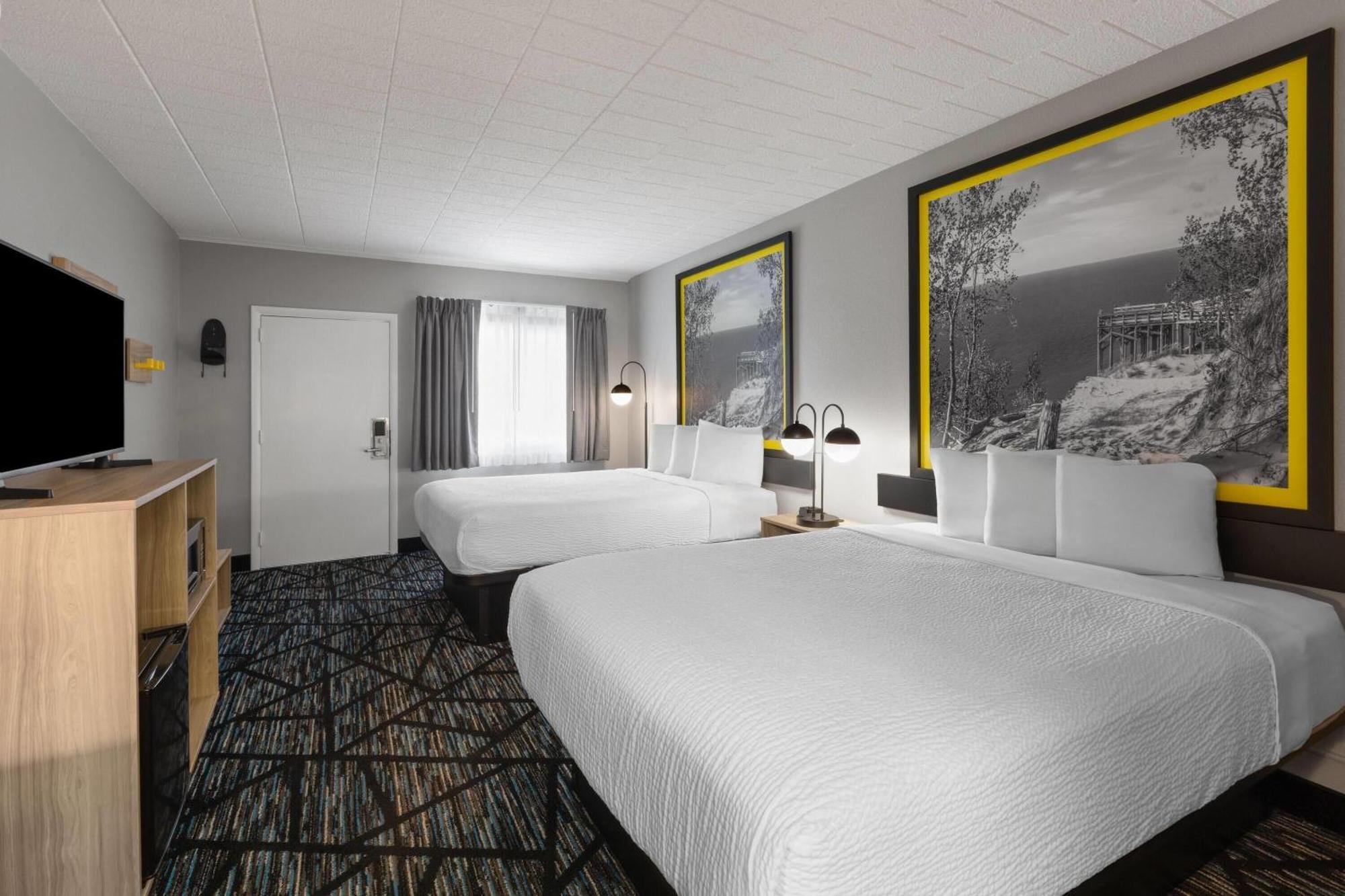 Queen Room Two Queen Beds Non-Smoking