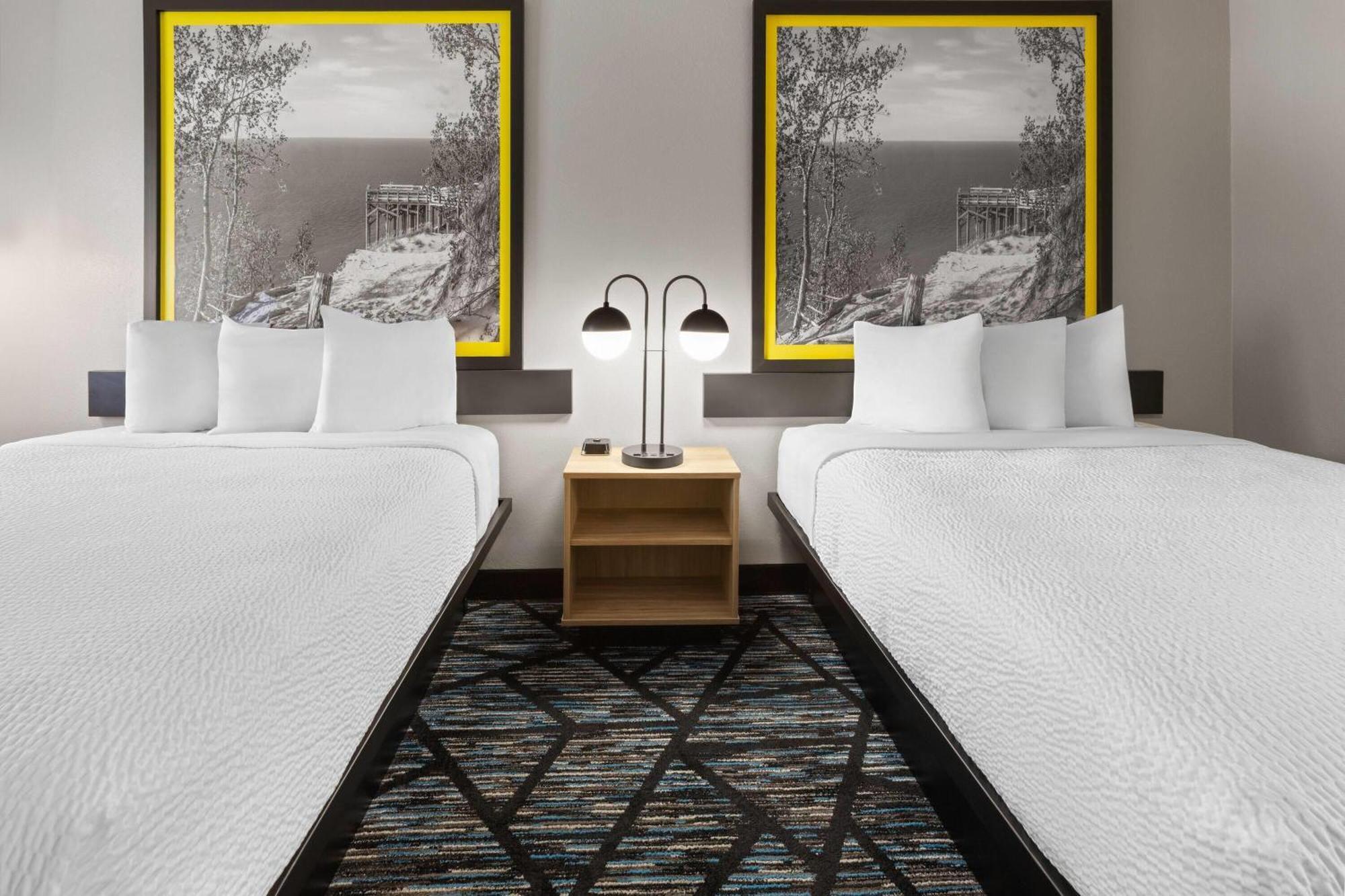 Queen Room Two Queen Beds Non-Smoking