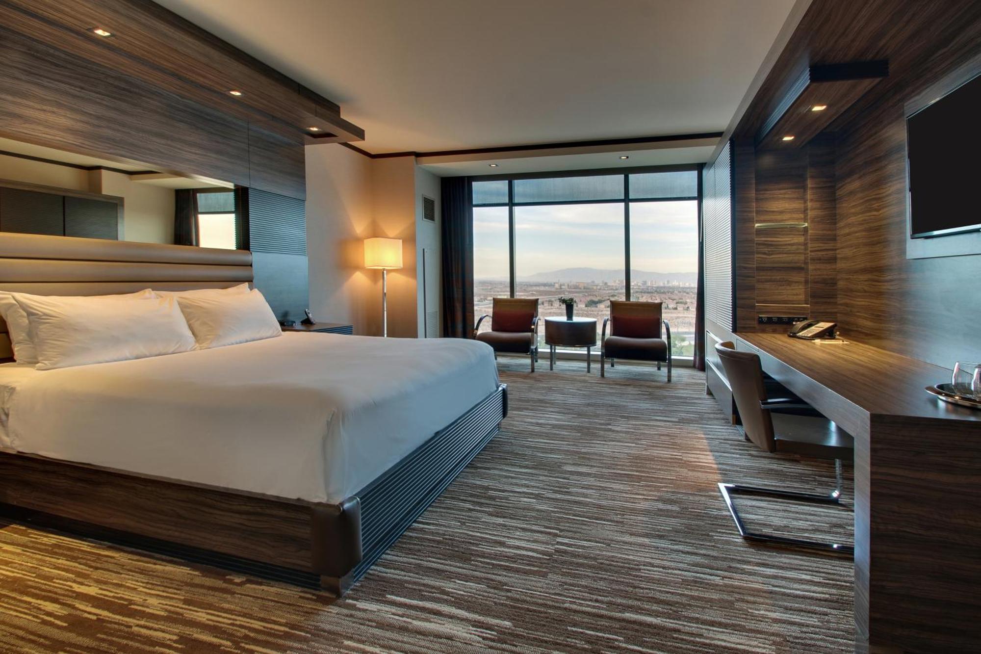 Modern Mountain View King