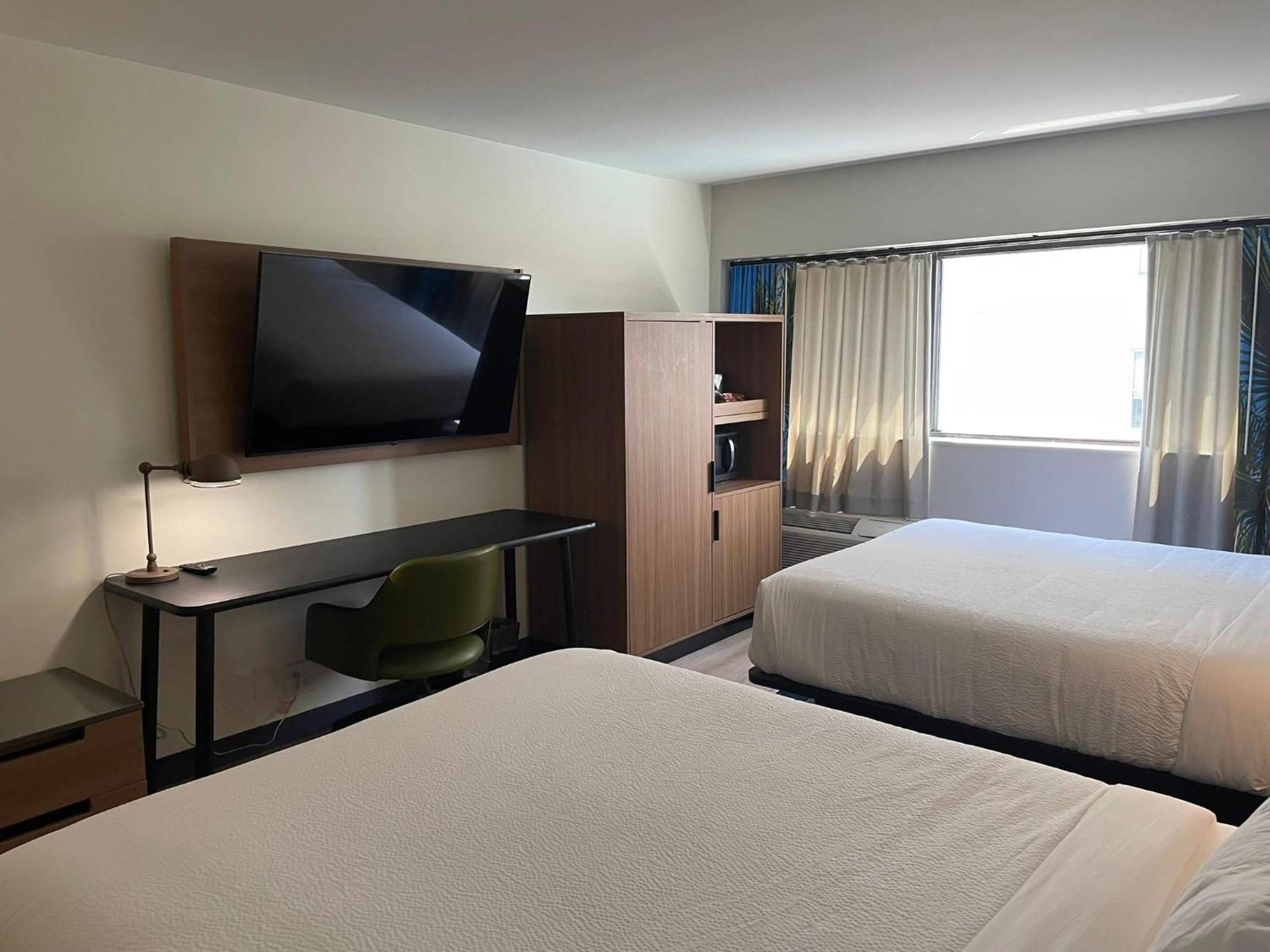 Zimmer mit 2 Queensize-Betten