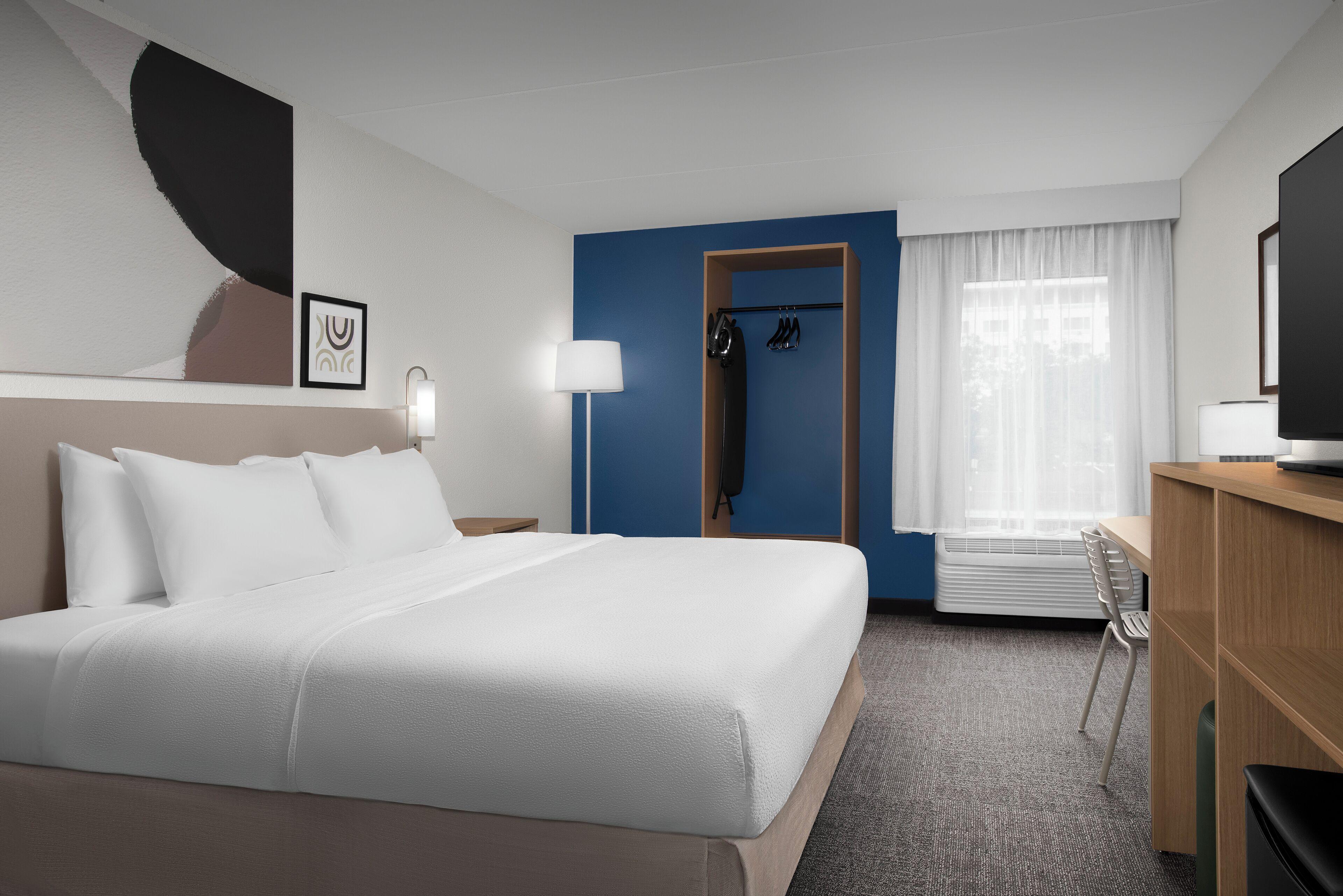 Zimmer mit Kingsize-Bett