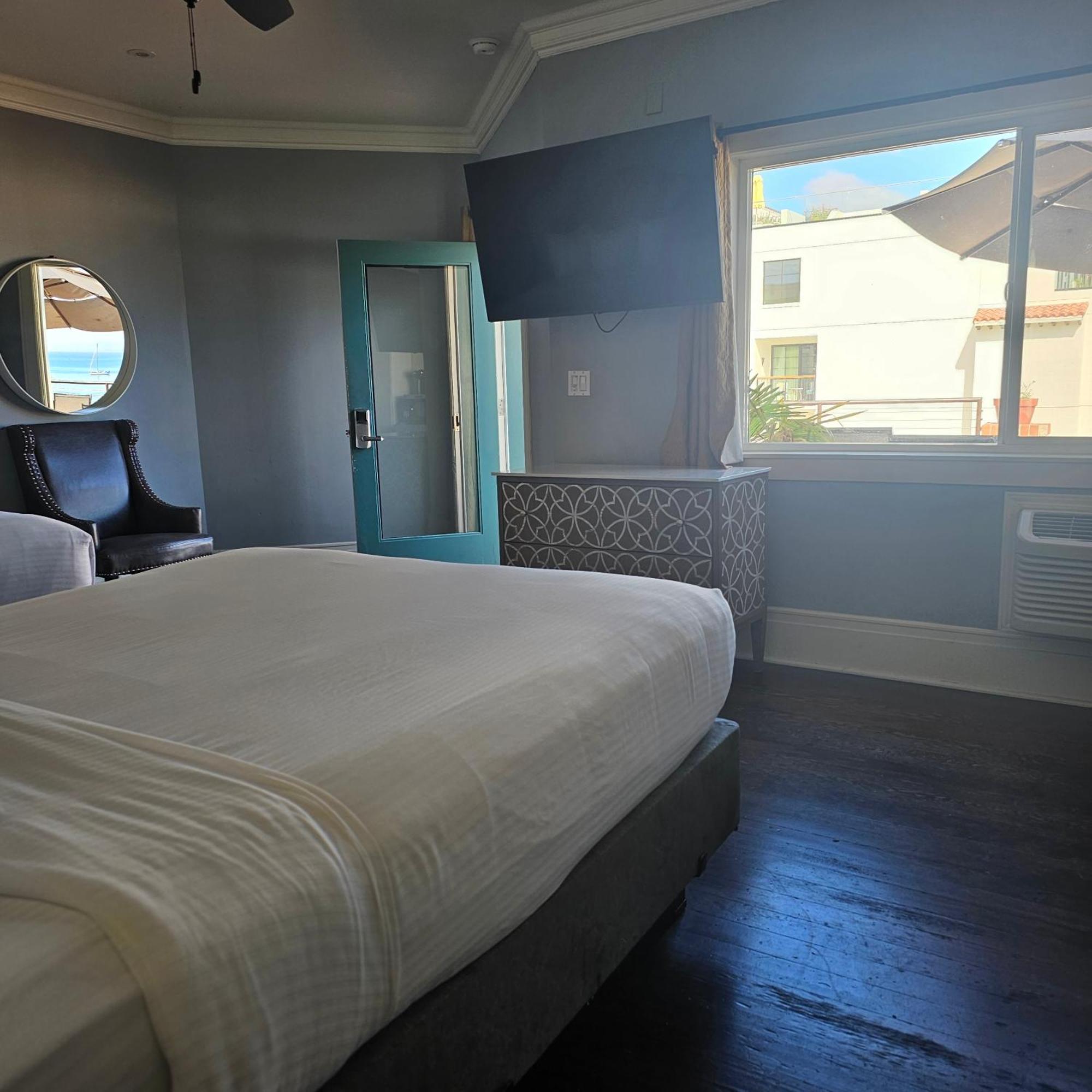 Partial Ocean View Two Queen Beds Shared Patio