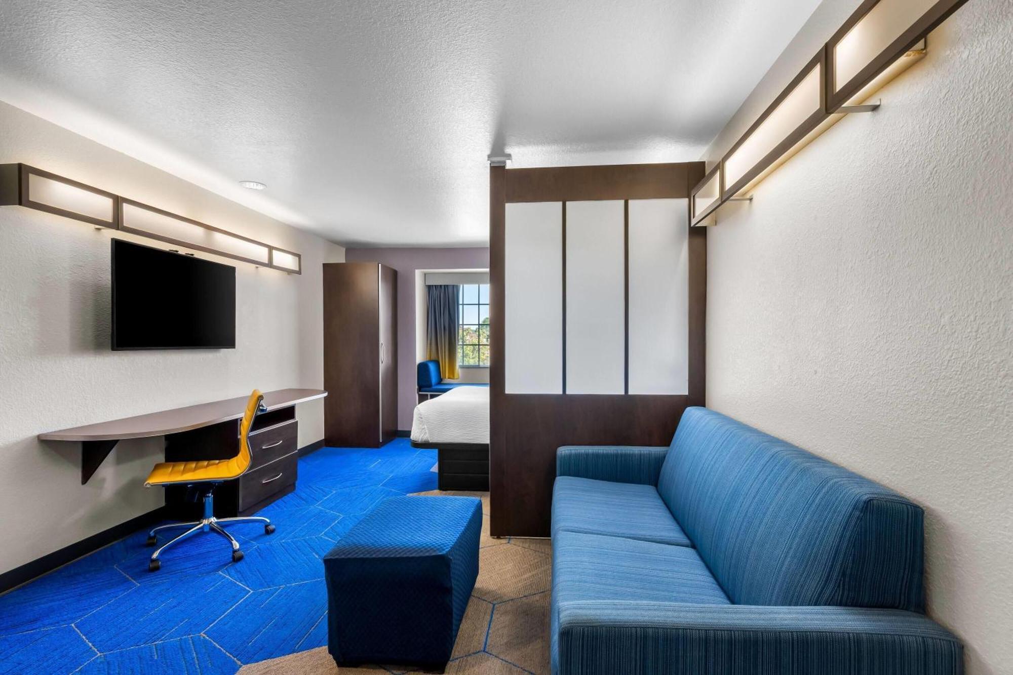 Queen Suite Non-Smoking
