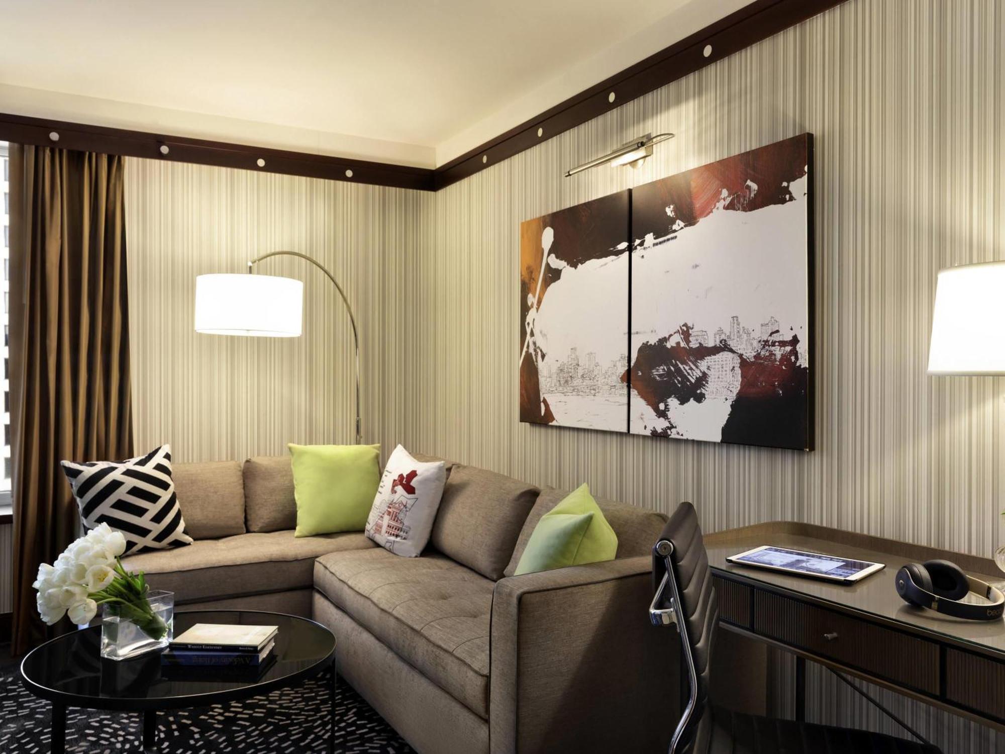 Luxus-Suite mit Kingsize-Bett
