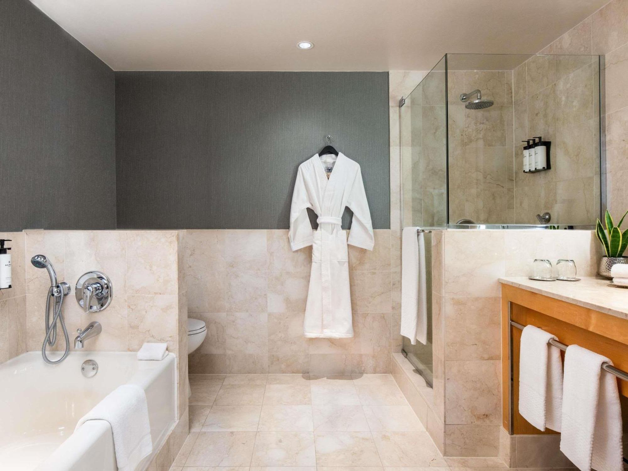 Prestige King Suite