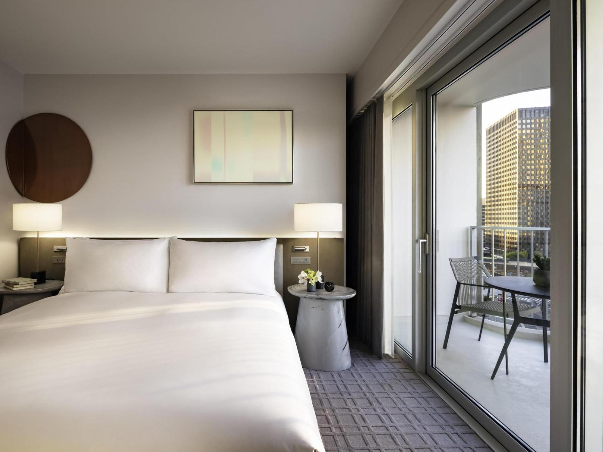 Fairmont Gold One Bedroom King Suite One King with Lounge Access