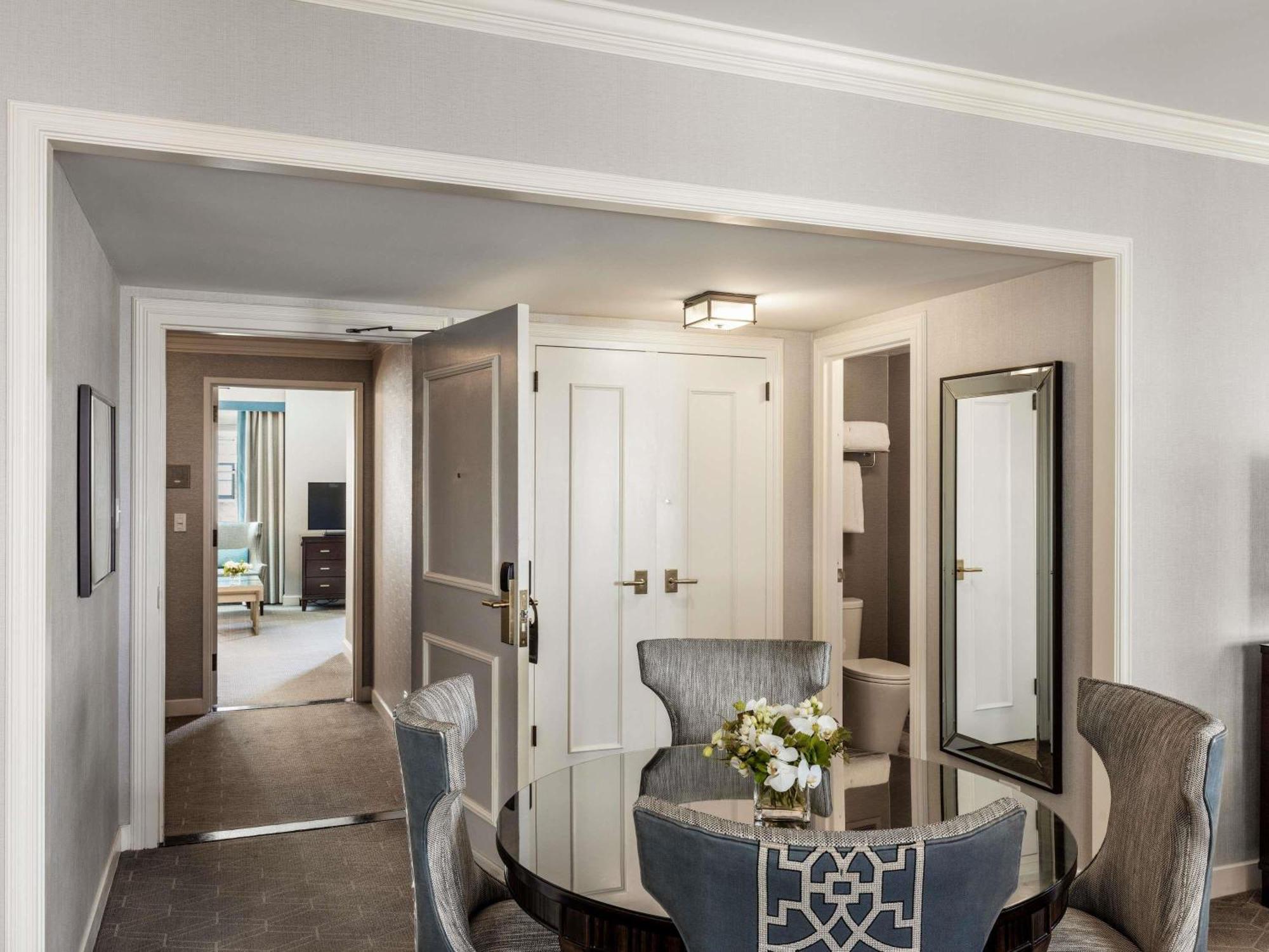 Grand One-Bedroom King Suite,1730024052:JPEG