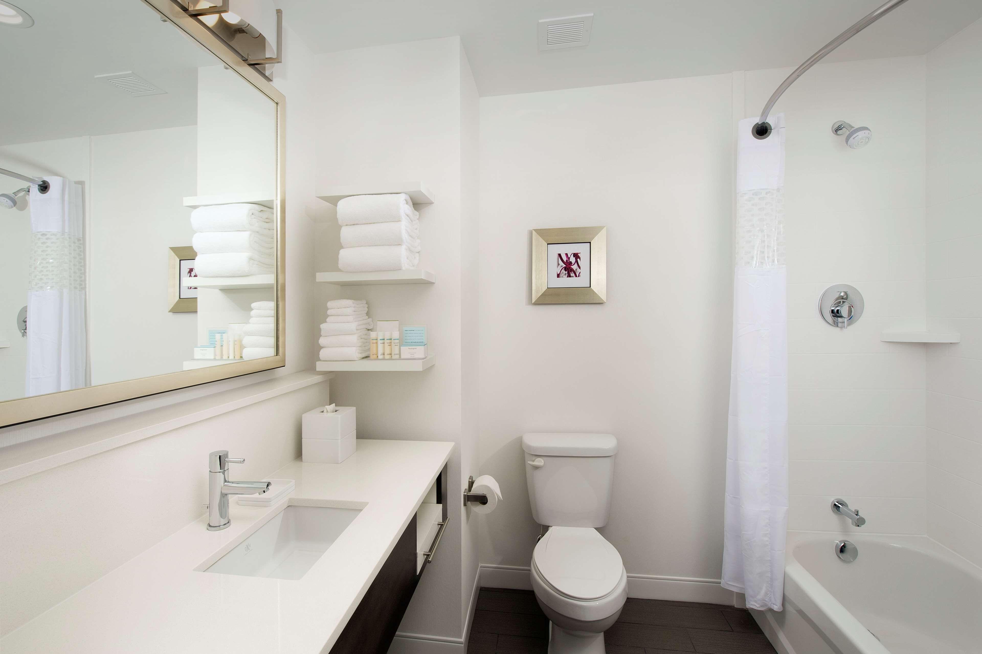 King Room Hearing Access or Non-Smoking