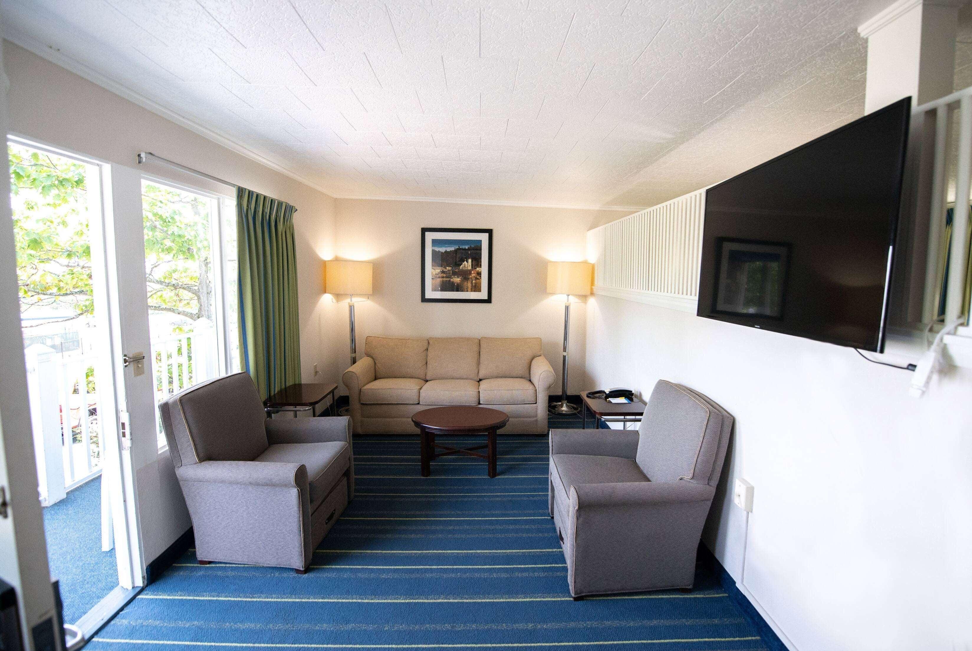 Suite Two Double Beds Non-Smoking