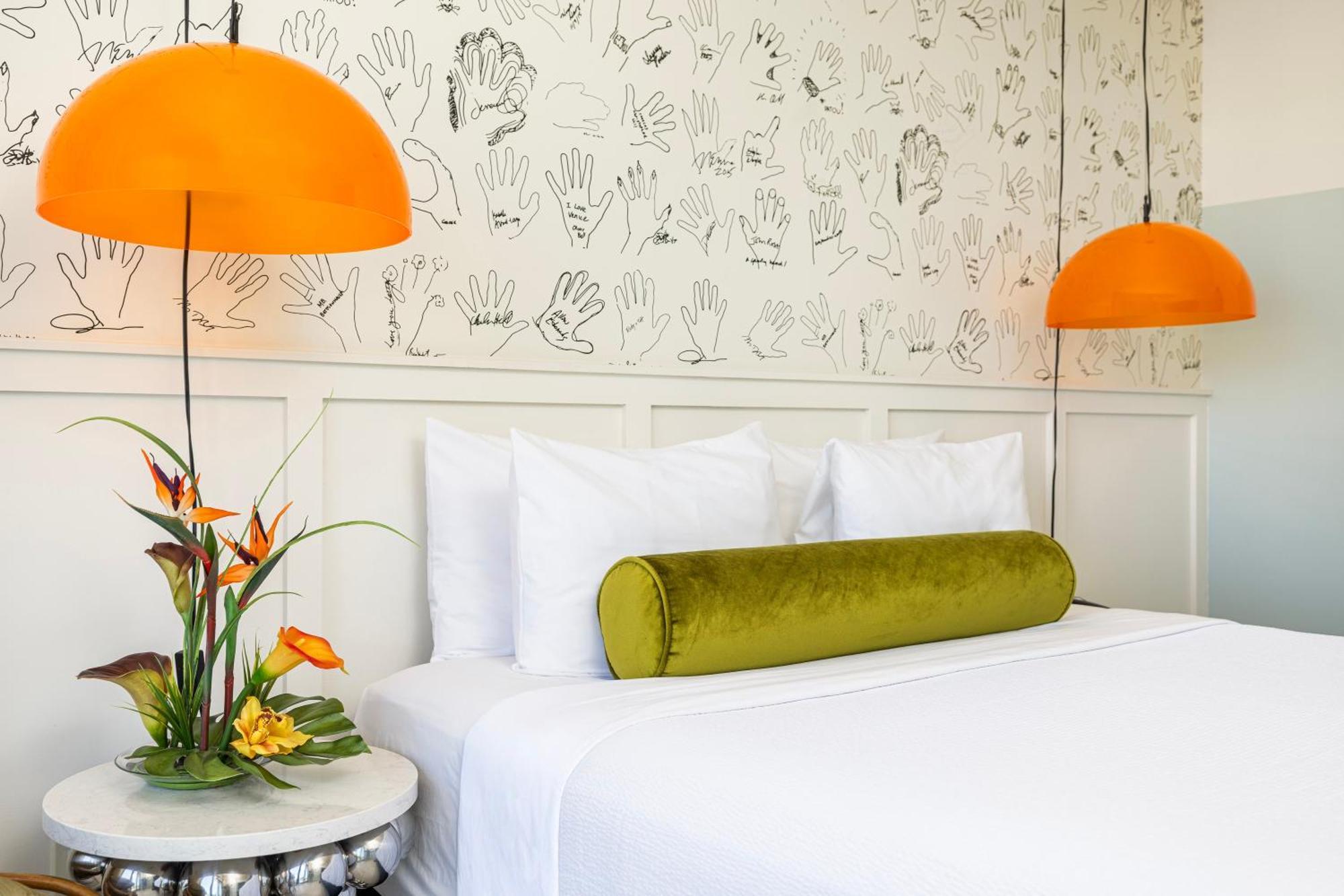 Kamer met een Kingsize Bed en een Gedeeltelijk Uitzicht op de Oceaan