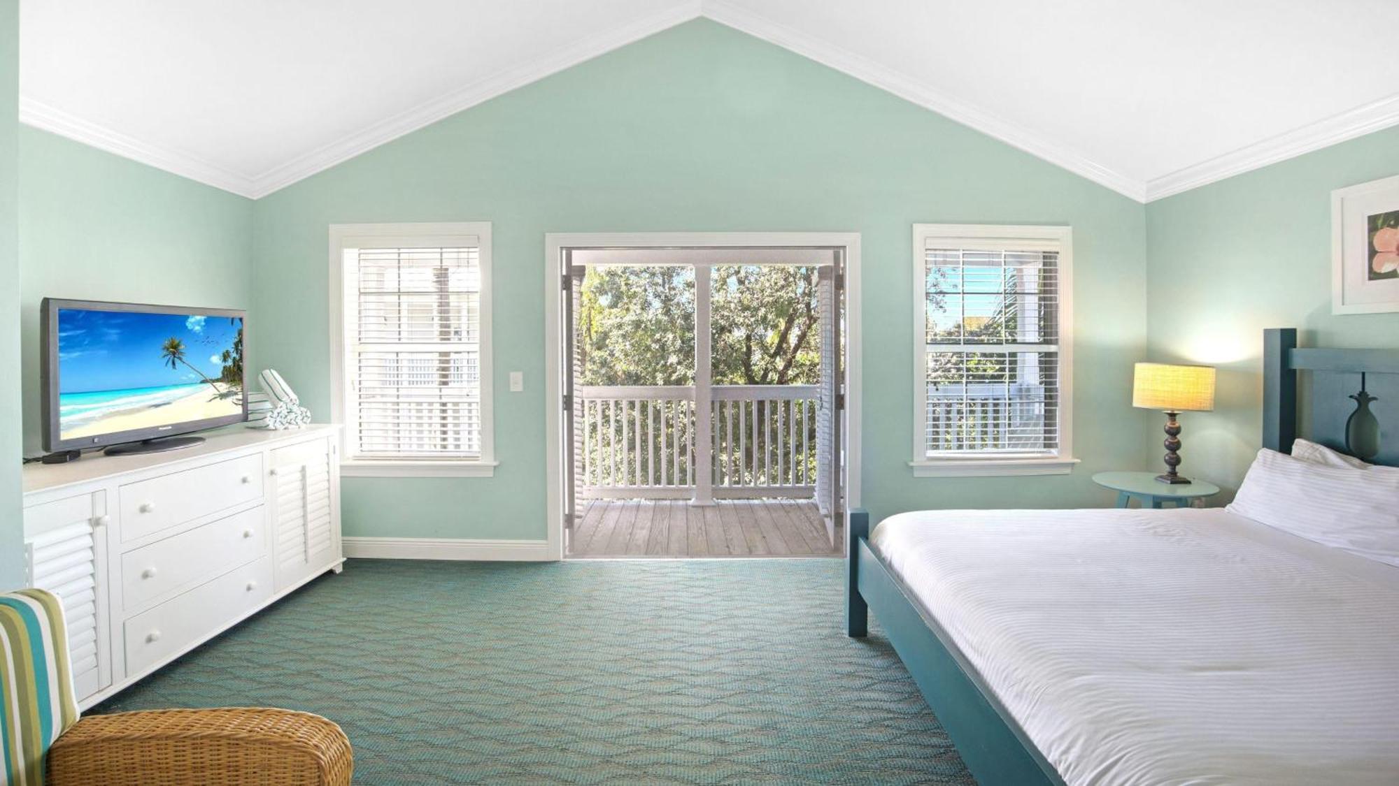 Tropical Garden King Guestroom