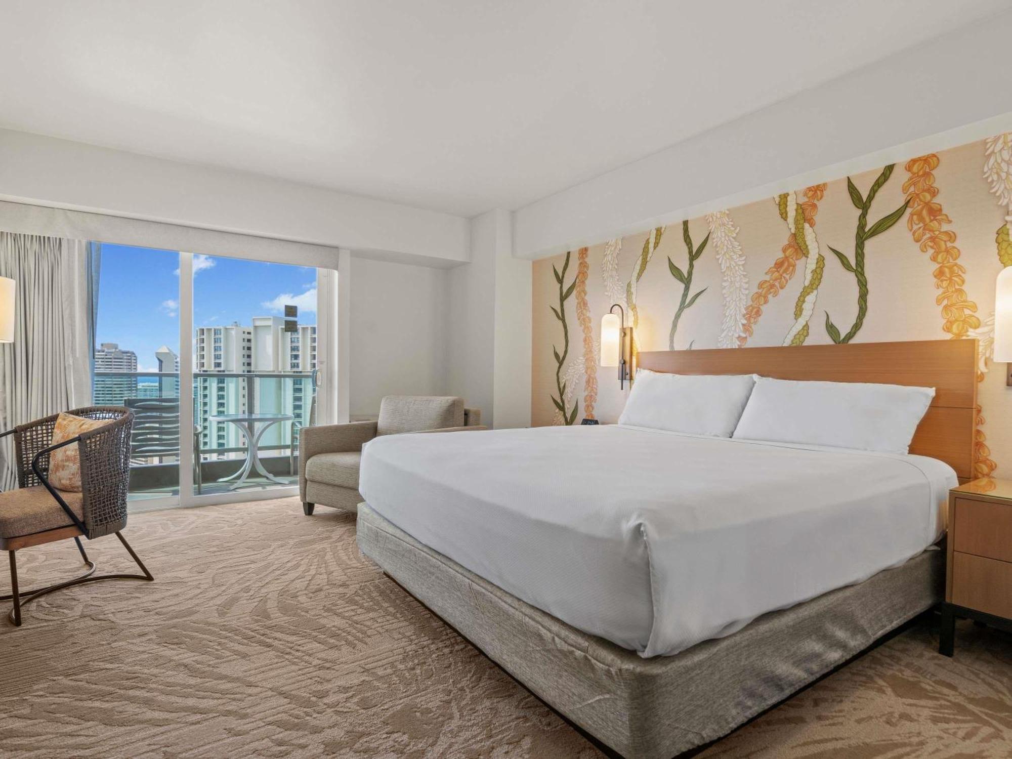 Newly Renovated Waikiki Tower Room with Partial Ocean View,1742818118:JPEG