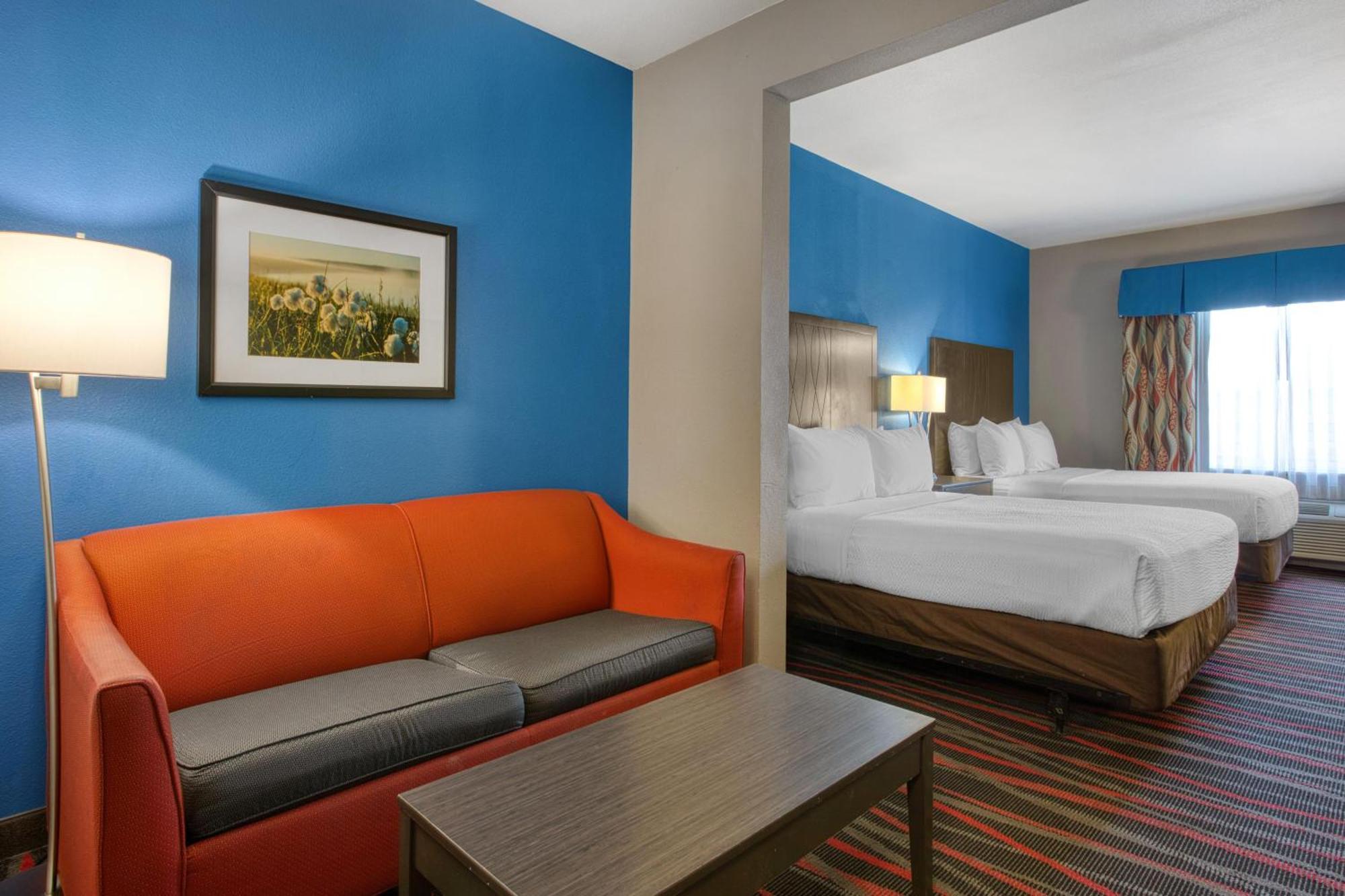 Queen Suite with Two Queen Beds and Sofa Bed - Bath Tub/Disability Access