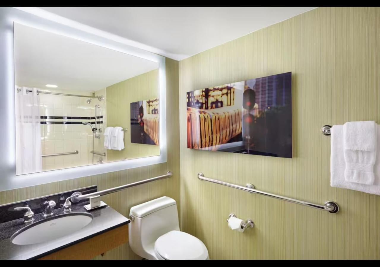 King Room Bath Tub Mobility Access