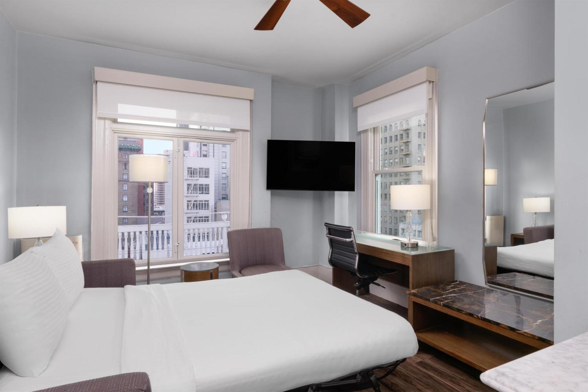 Suite met Kingsize Bed en Slaapbank - Rookvrij