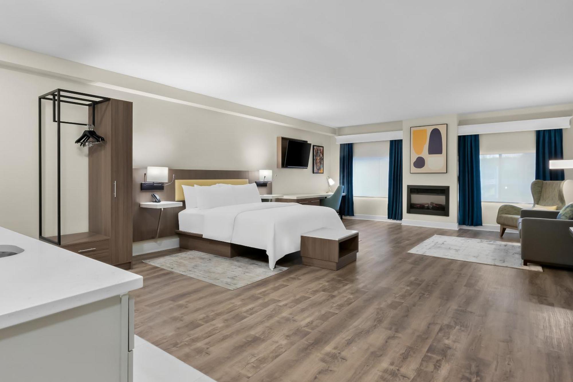 Premium One-Bedroom King Suite,1742816964:JPEG
