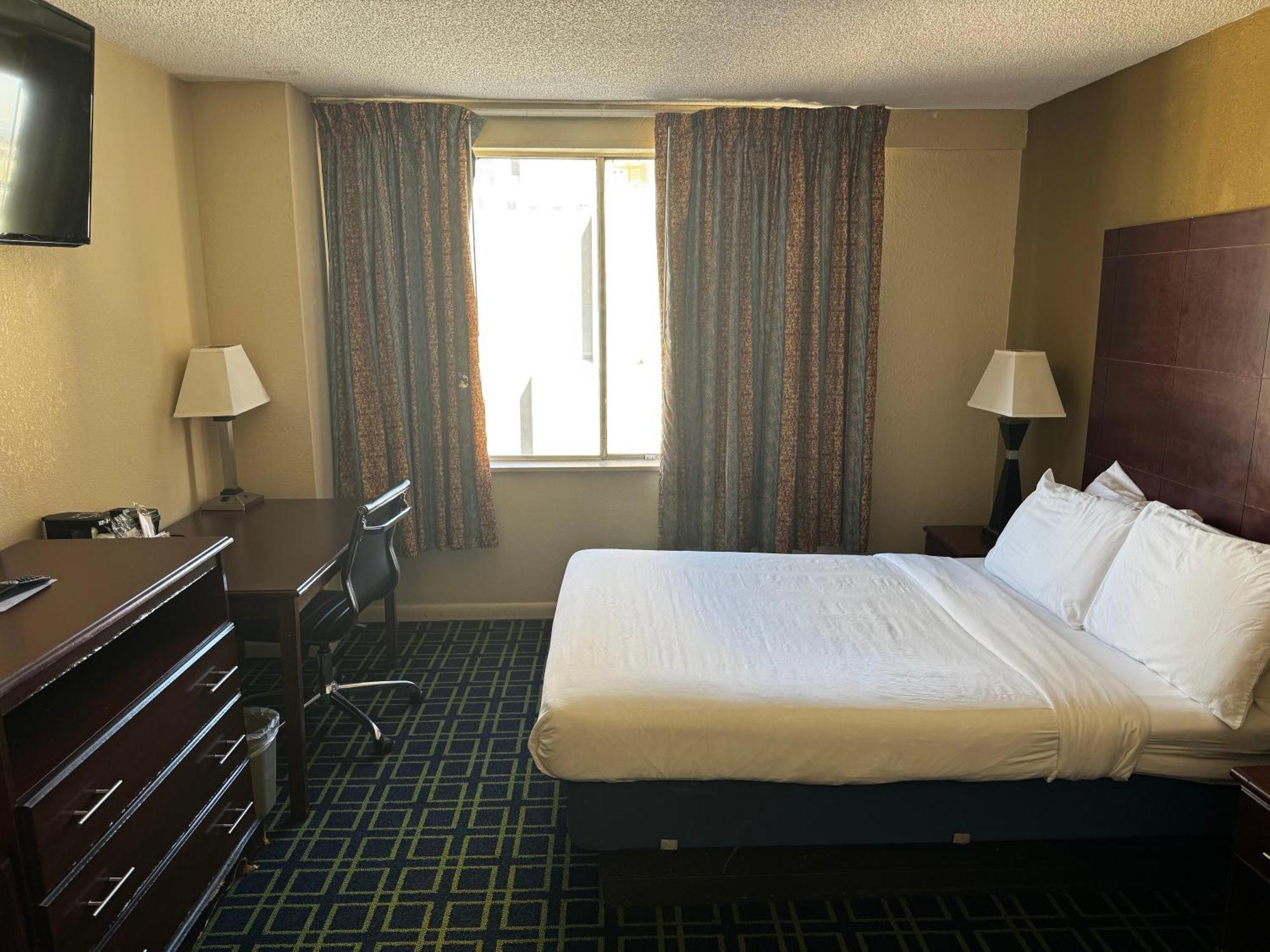 Double Bed - Disability Access - No View,1742929314:JPEG