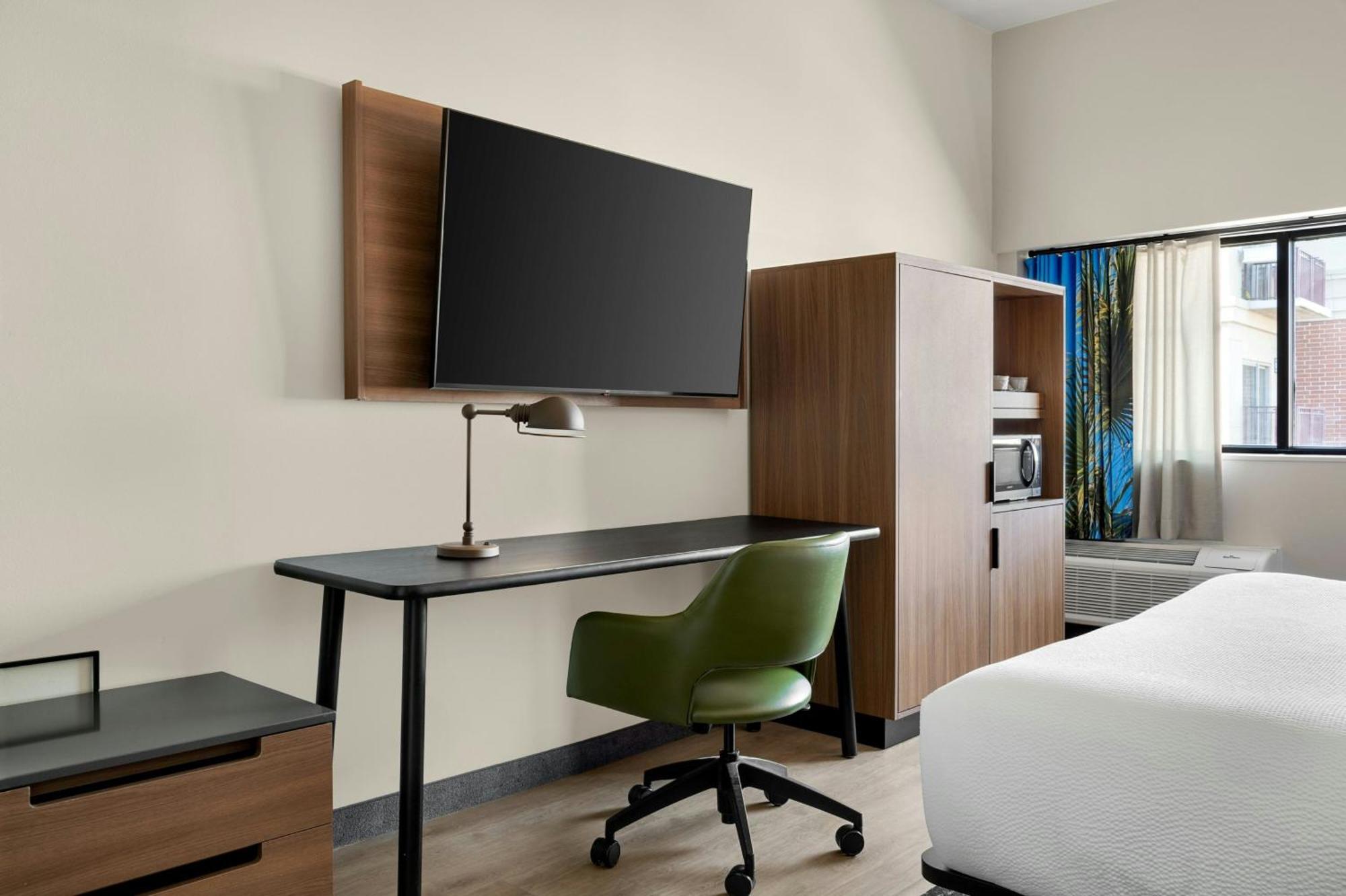 Zimmer mit Kingsize-Bett