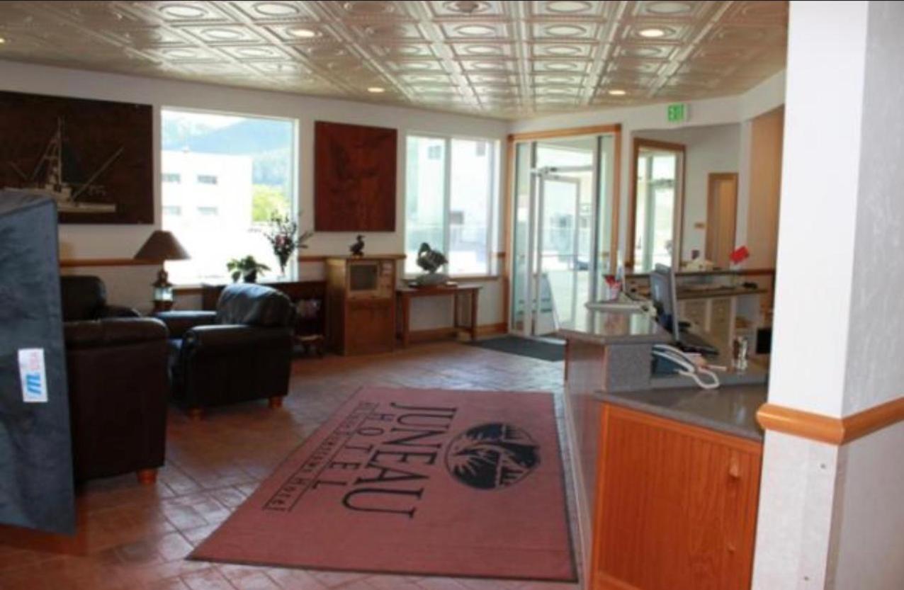 One-Bedroom Queen Suite