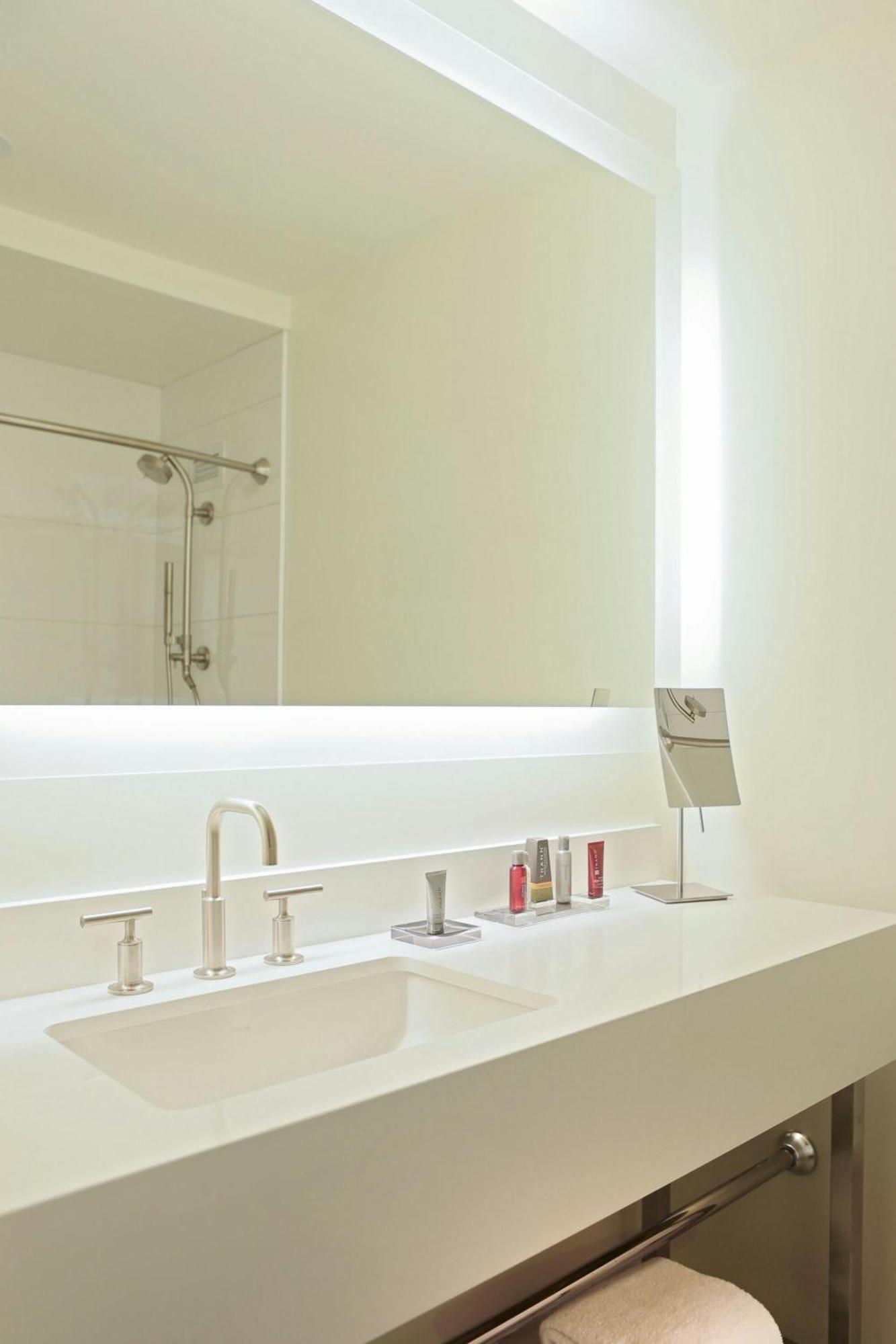 Studio Suite, 1 King, Sofa bed,1765219171:JPEG