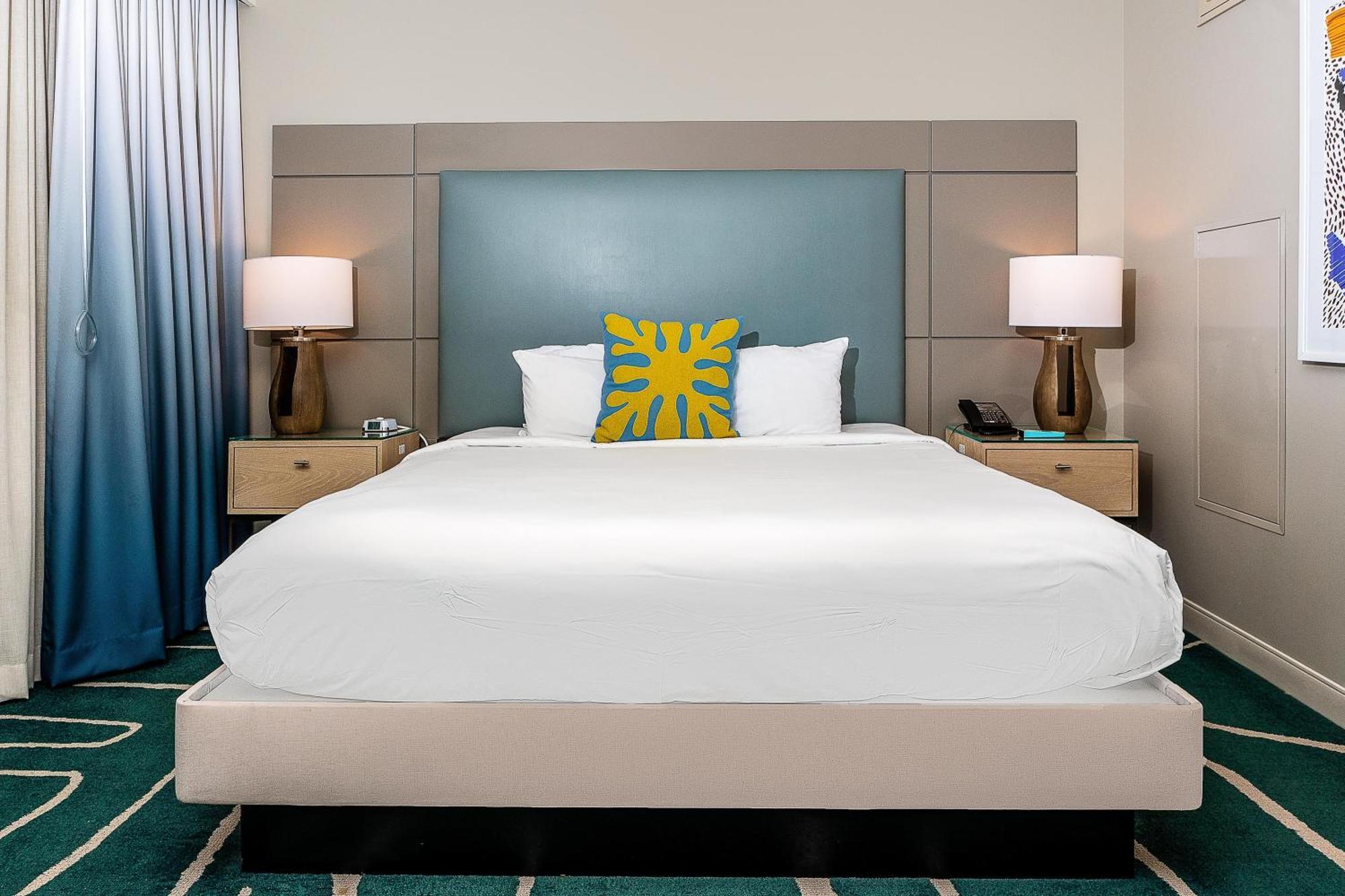 Suite Esquinera con vistas a la ciudad - Cama extragrande