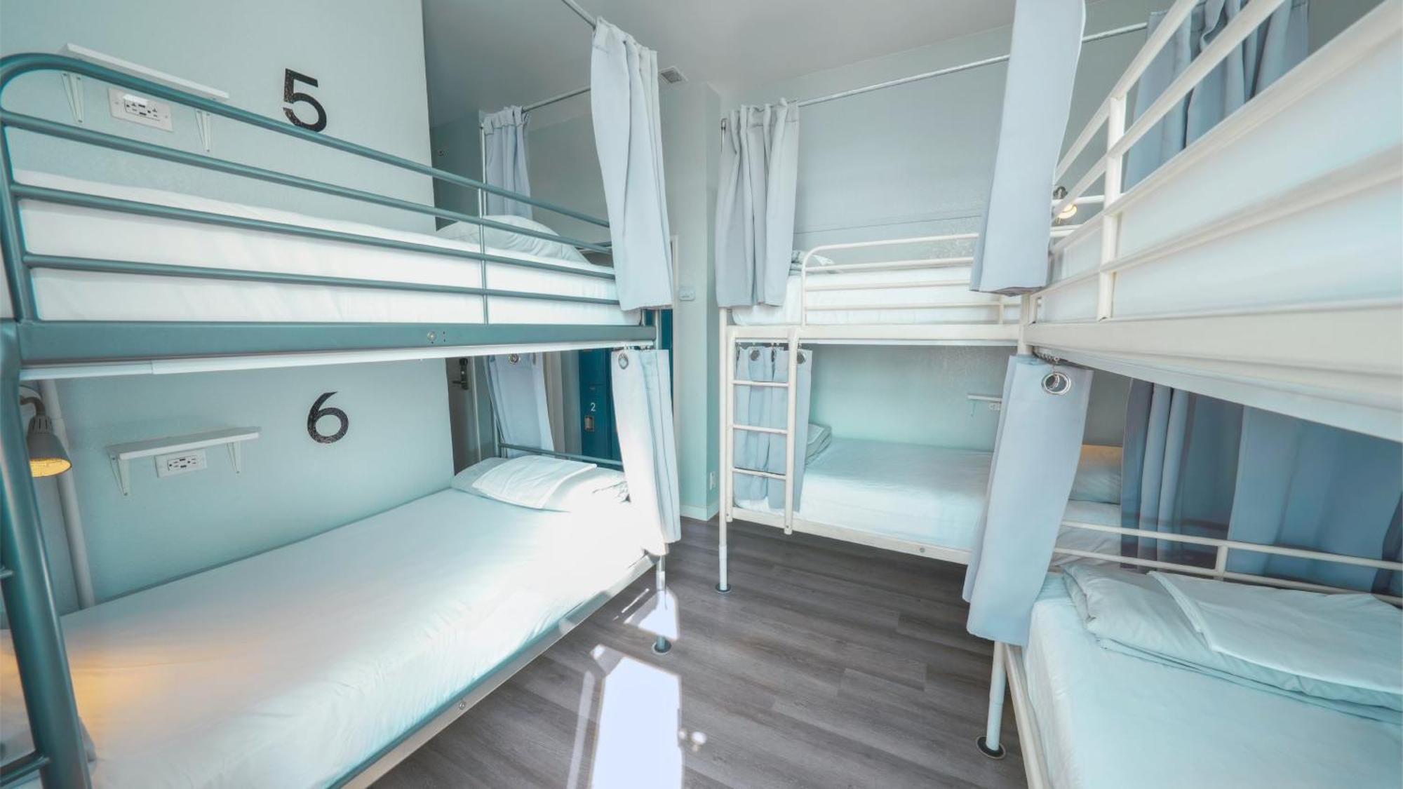 Bed 6-Bed Mixed Dorm