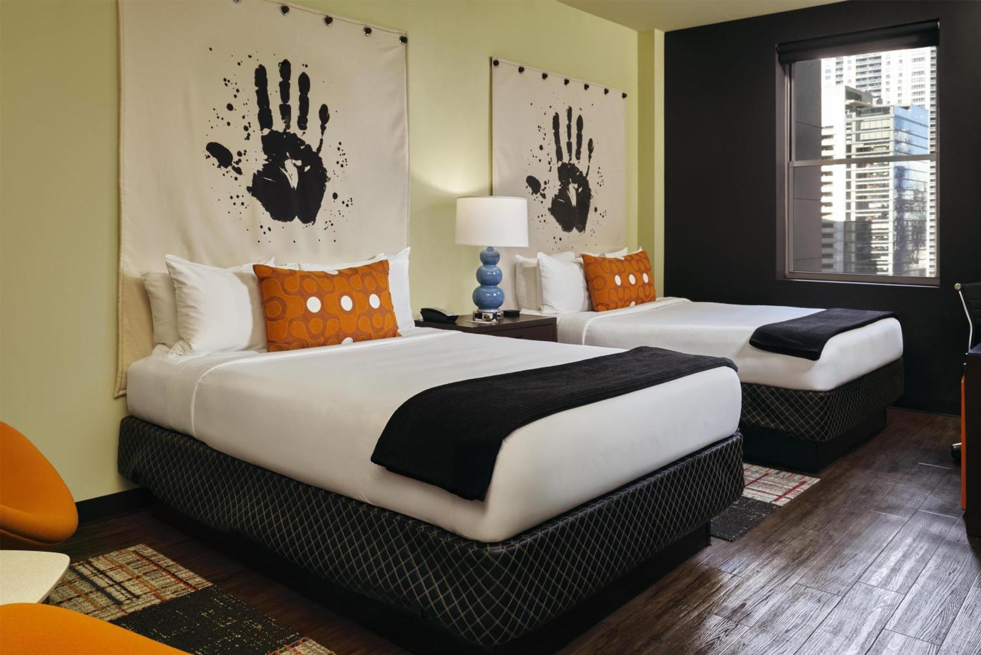 Zimmer mit 2 Queensize-Betten