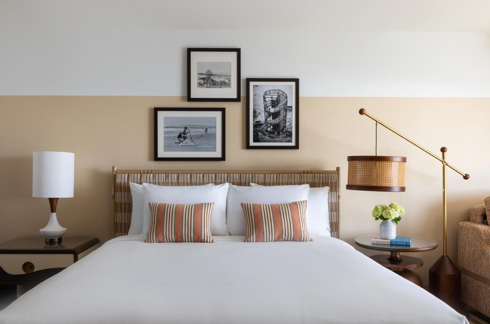 Zimmer zur Meerseite mit Kingsize-Bett