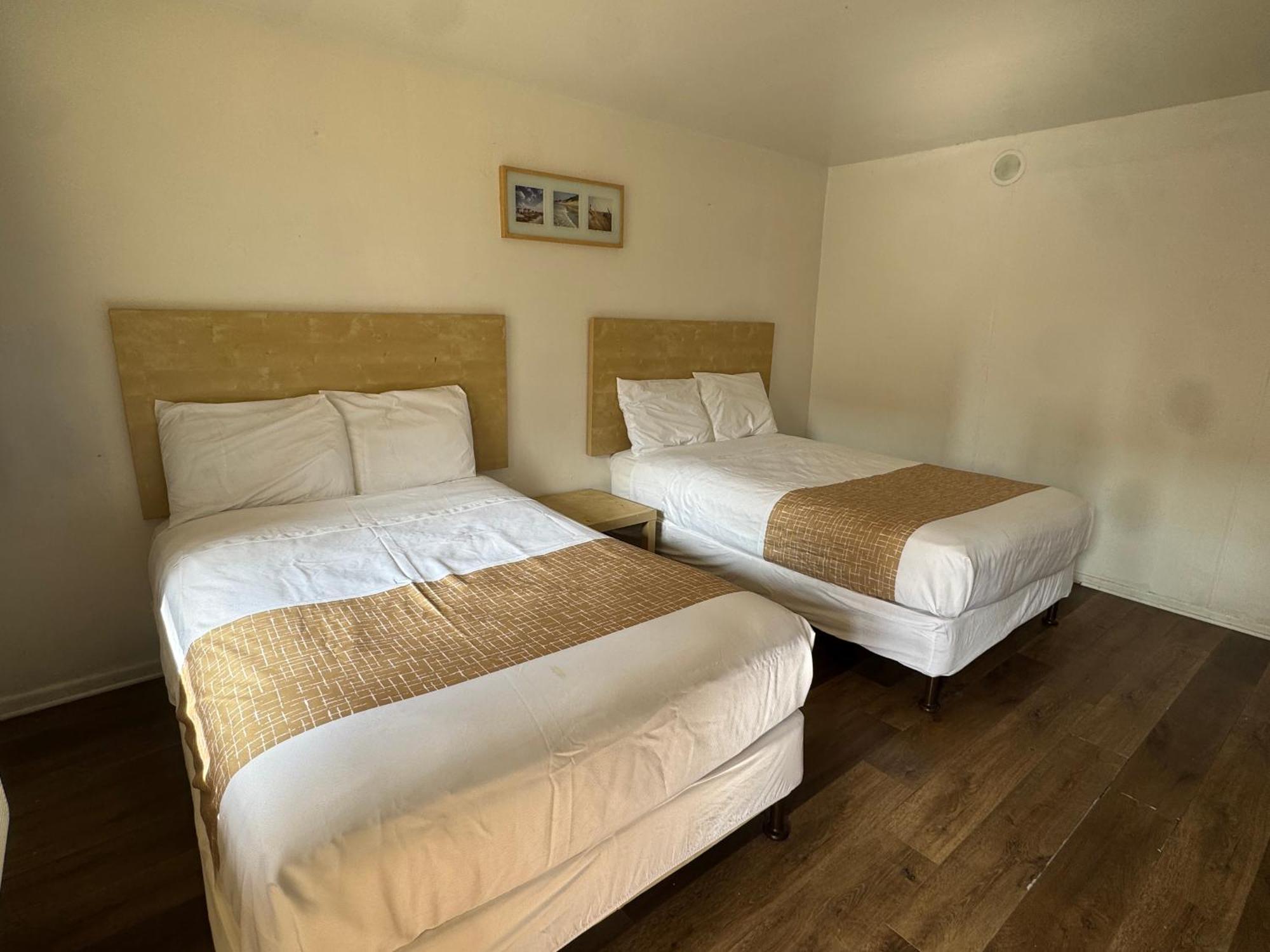 Chambre Double avec 2 Lits Doubles (4 Adultes)