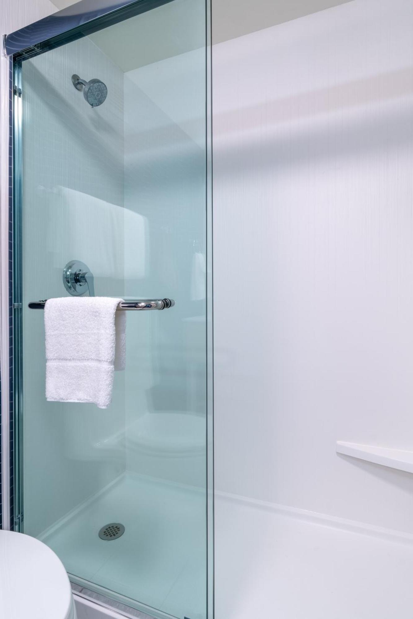 King Room Roll Shower Mobility Access