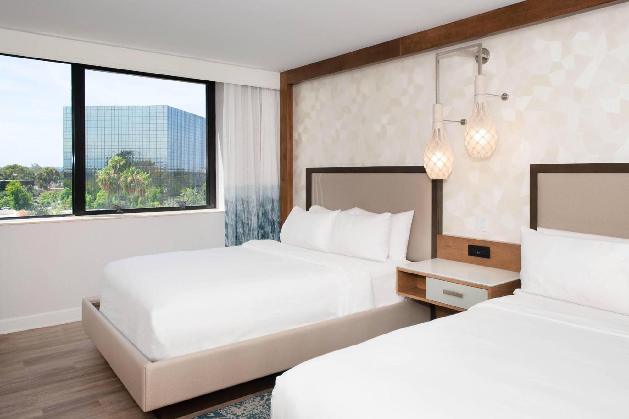 Chambre Lit King-Size ou Double - Vue sur Piscine