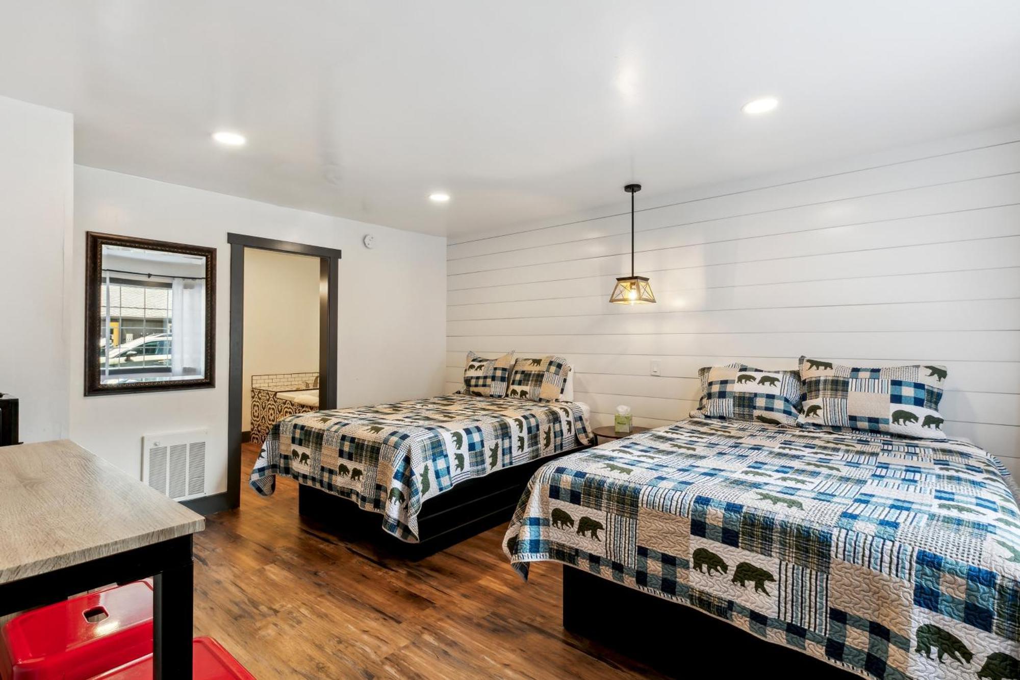 Twee Kamers met Queensize Bed en Bubbelbad