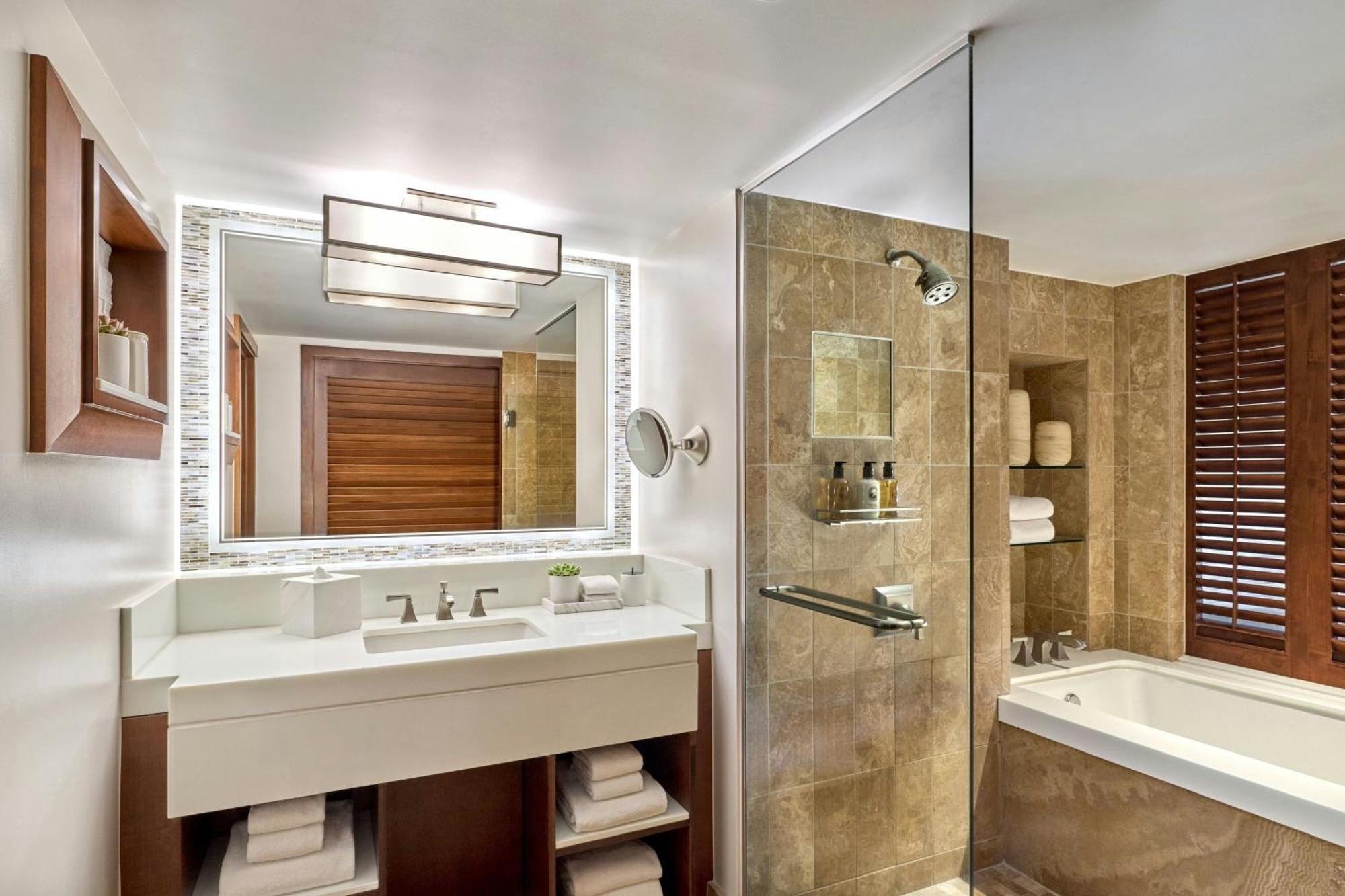Deluxe Resort Room 1 King