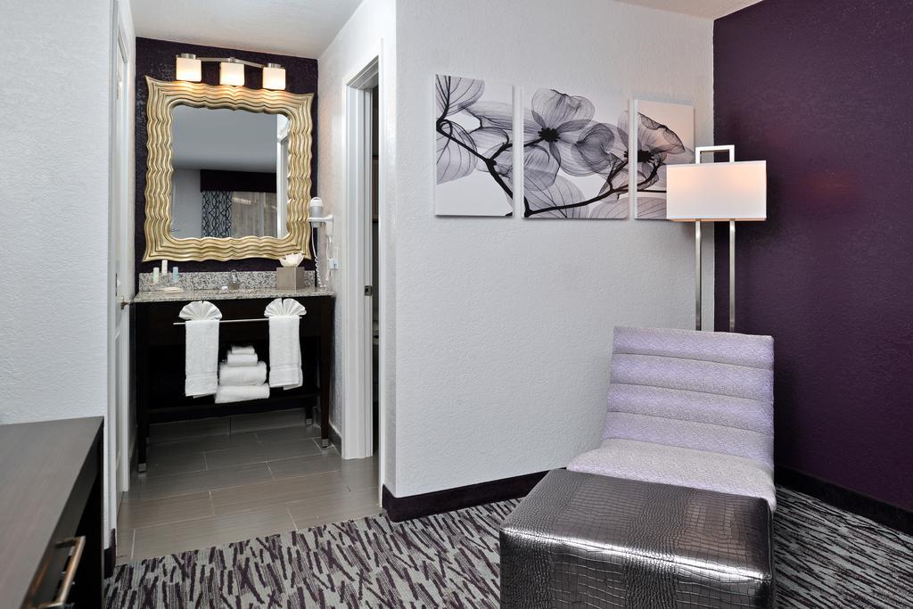 Kamer met Kingsize Bed - Aan het Zwembad (Geen Resorttoeslag)