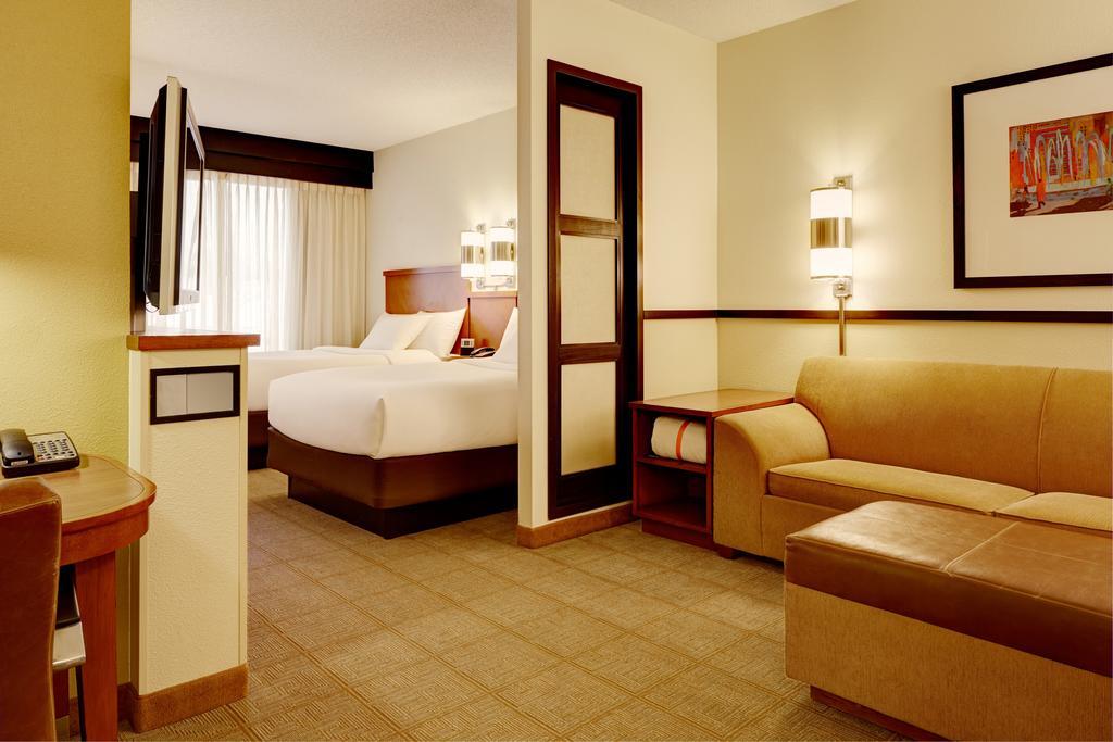 Queen Room Two Queen Beds Roll Shower Disability Access
