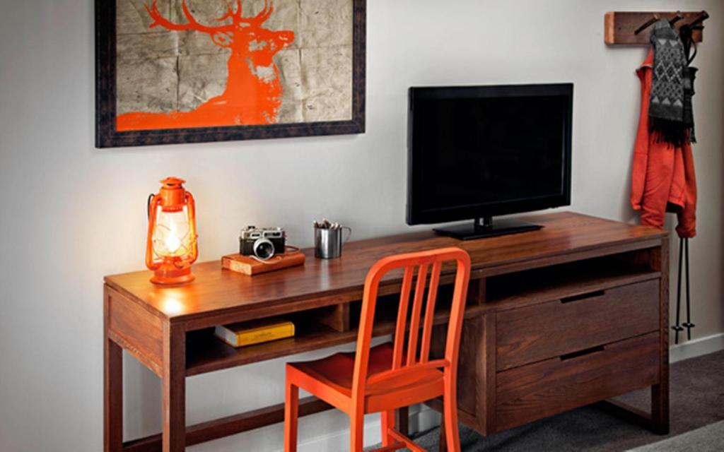 Habitación con cama extragrande.