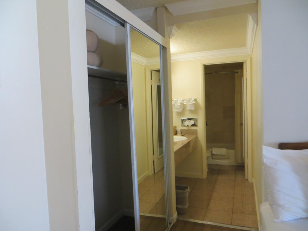 Double Queen Room Firplace,326858572:JPEG