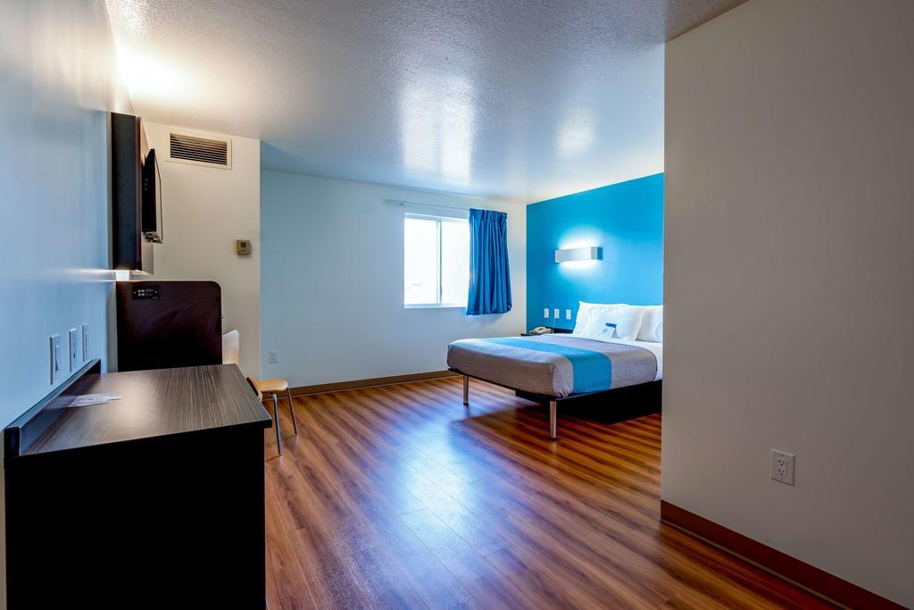 Queen Room - Disability Access - Non-Smoking