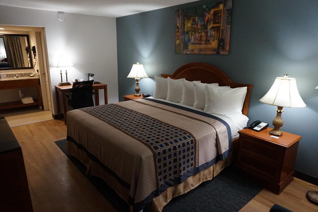 Deluxe King Room