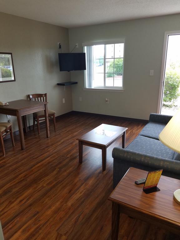 Deluxe King Suite,700551685:JPEG