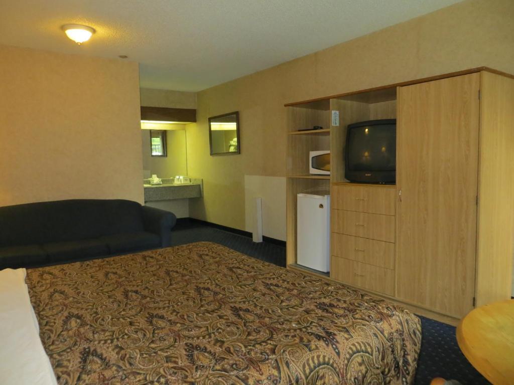 Queen Room with Two Queen Beds - Smoking,53948950:JPEG